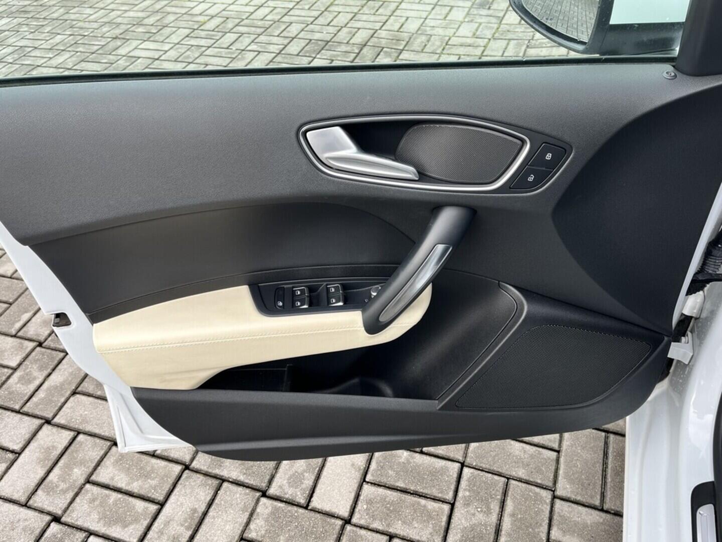 O119V06904_19.webp_A1 S-line 1.4 TFSI 110 kW manuál