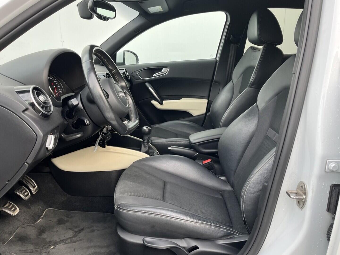 O119V06904_21.webp_A1 S-line 1.4 TFSI 110 kW manuál