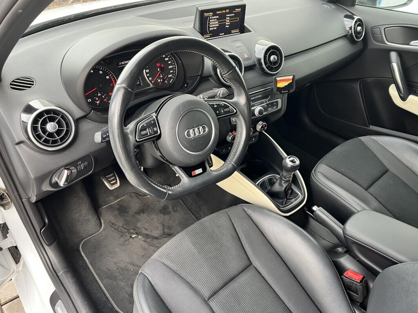 O119V06904_22.webp_A1 S-line 1.4 TFSI 110 kW manuál