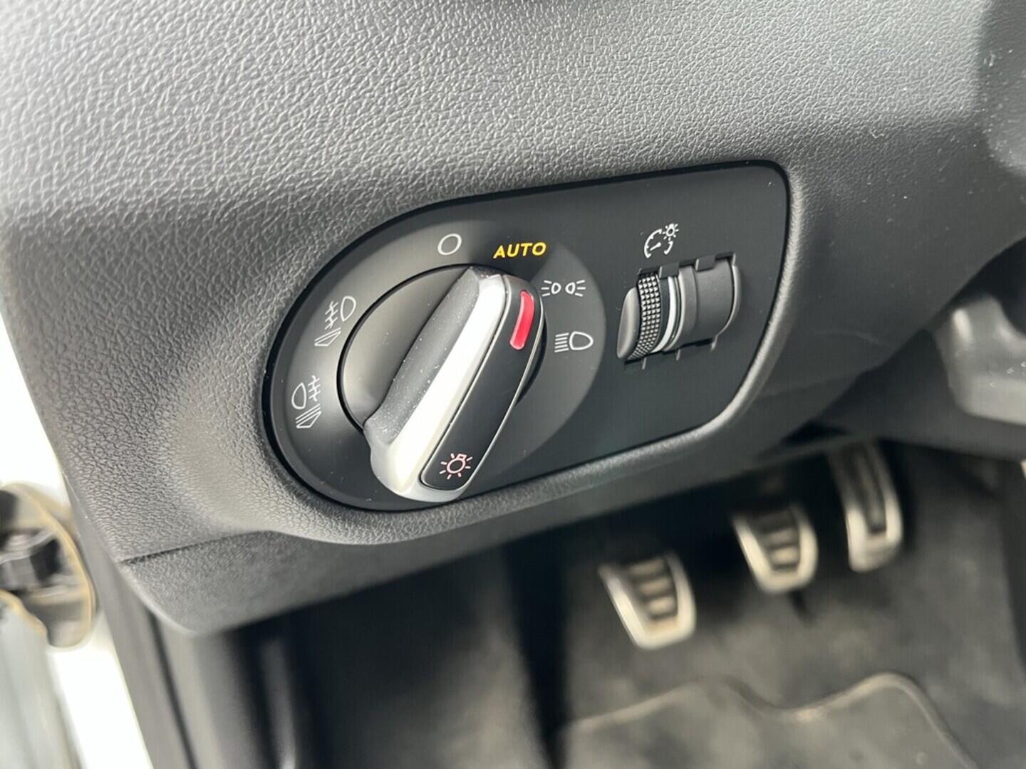 O119V06904_23.webp_A1 S-line 1.4 TFSI 110 kW manuál