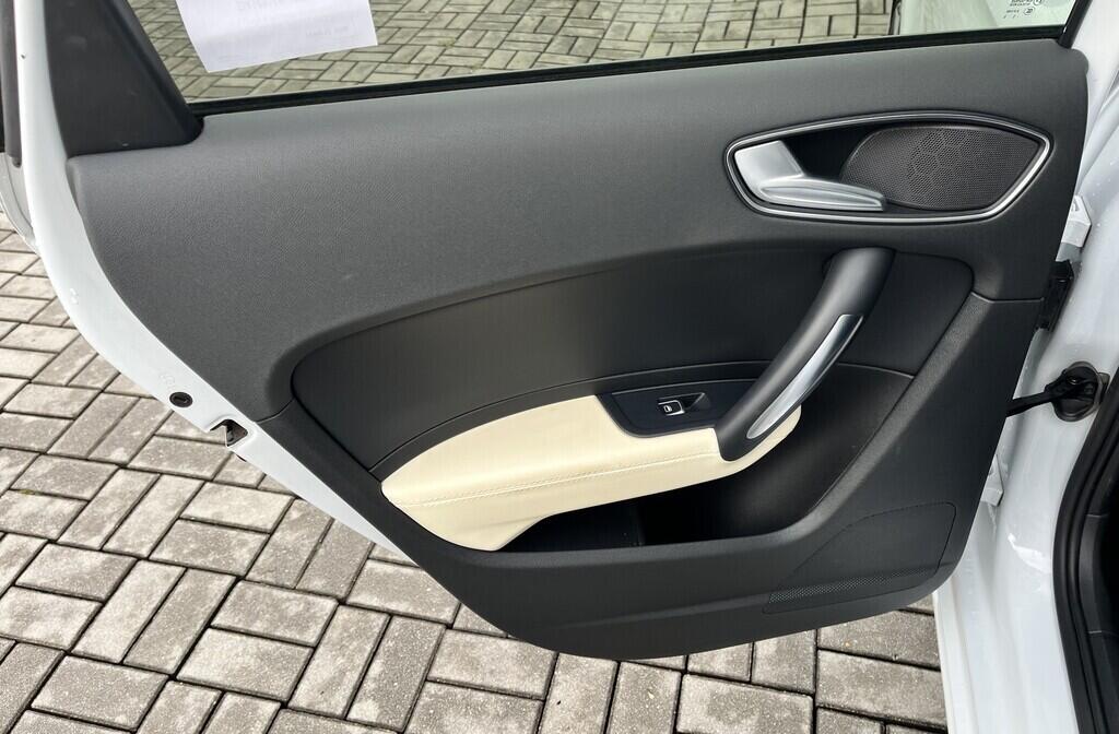 O119V06904_29.webp_A1 S-line 1.4 TFSI 110 kW manuál