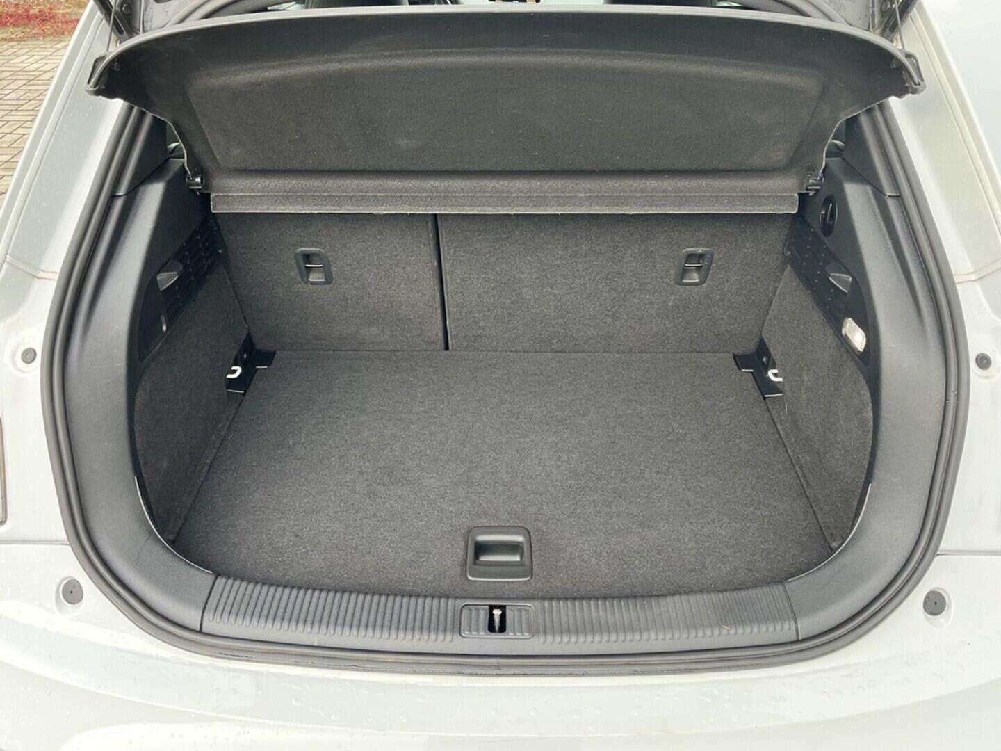 O119V06904_31.webp_A1 S-line 1.4 TFSI 110 kW manuál