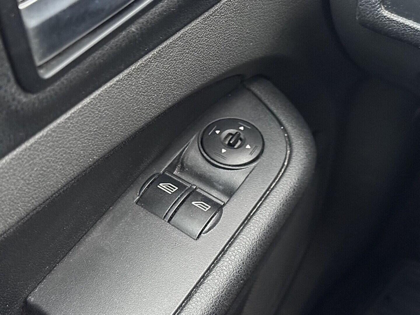 O119V06905_21.webp_FOCUS Trend 1.6  74 kW manuál