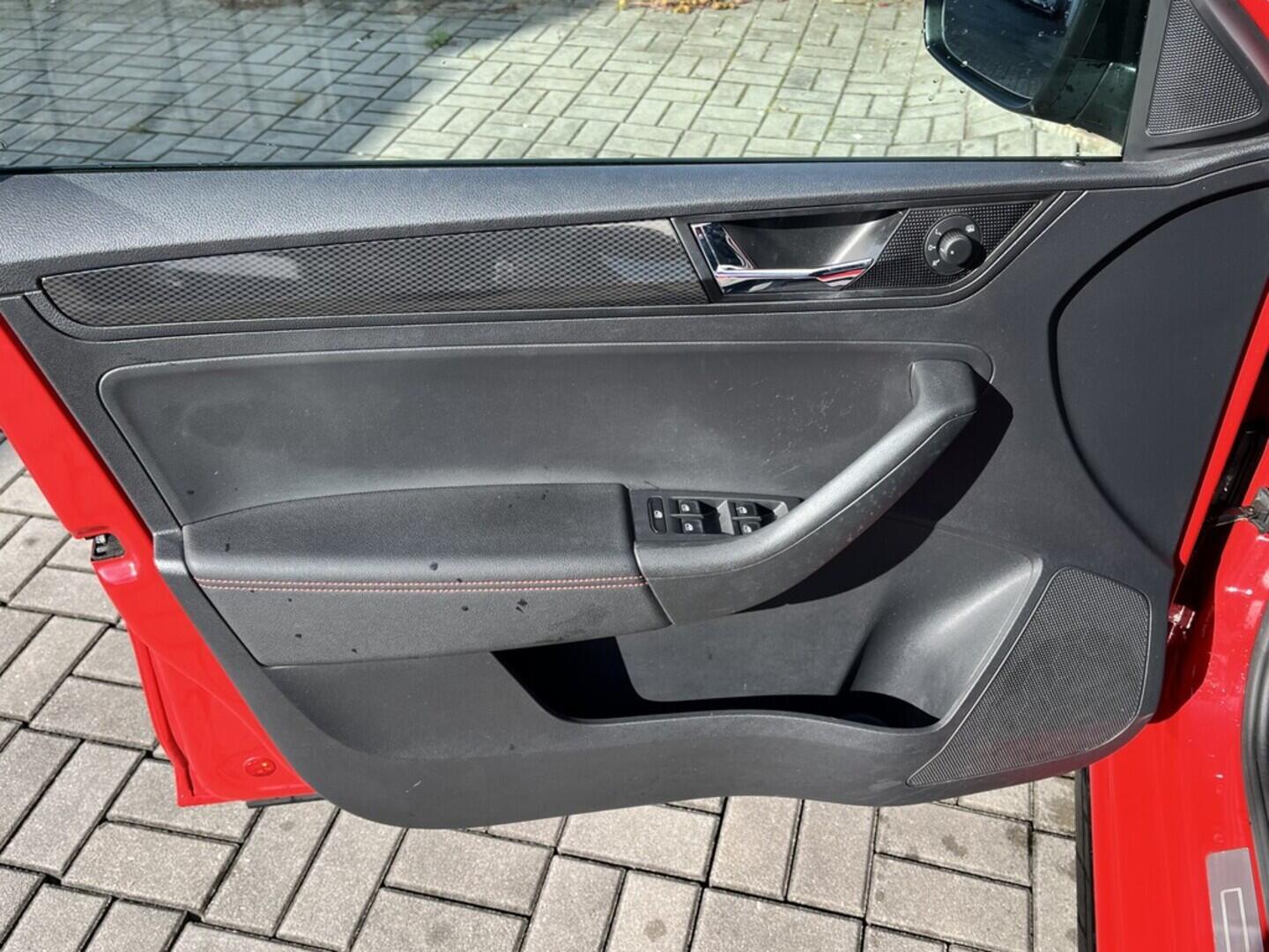 O119V06927_19.webp_RAPID SPACEBACK Monte Carlo 1.0 TSI 81 kW manuál