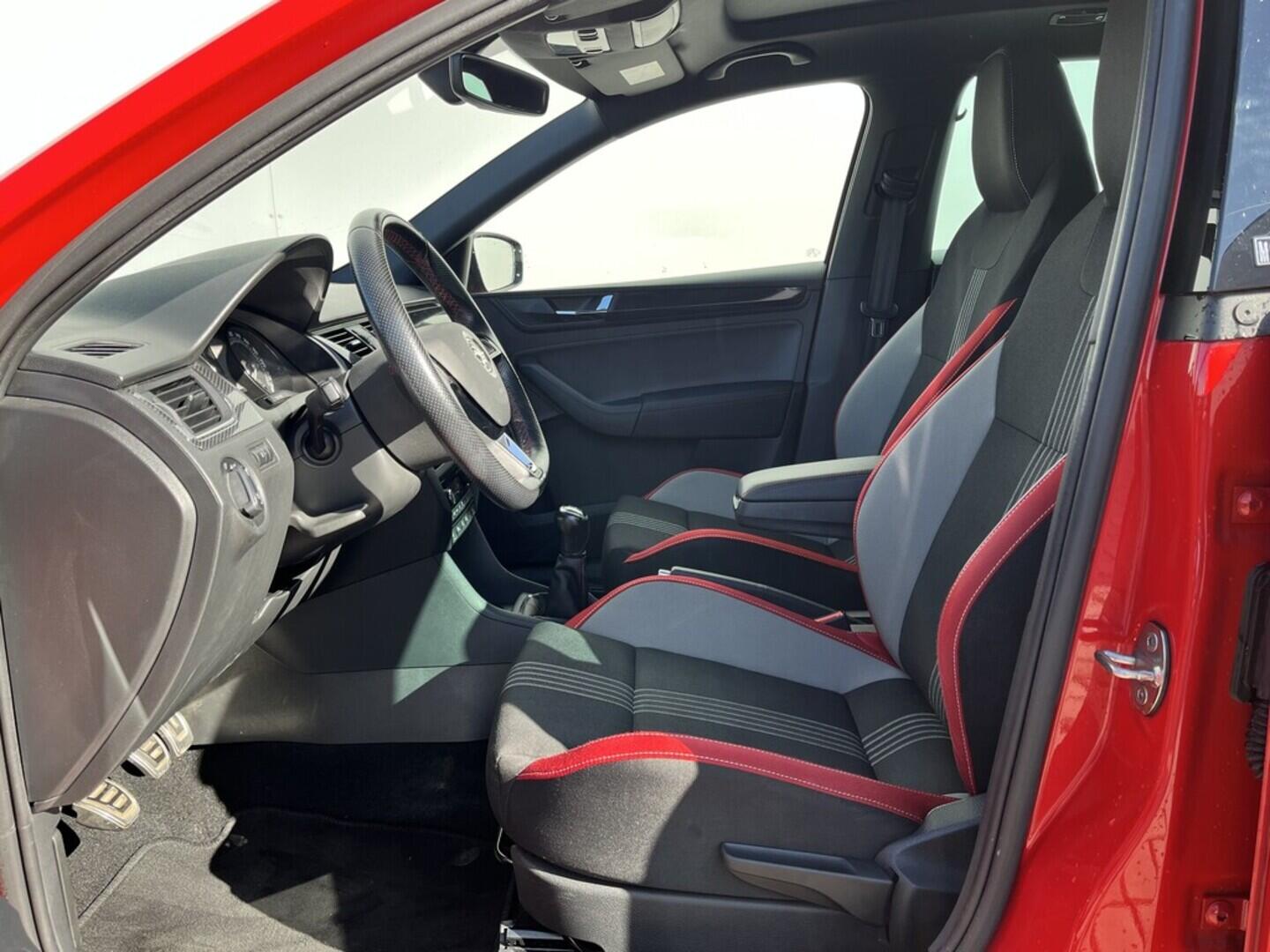 O119V06927_21.webp_RAPID SPACEBACK Monte Carlo 1.0 TSI 81 kW manuál