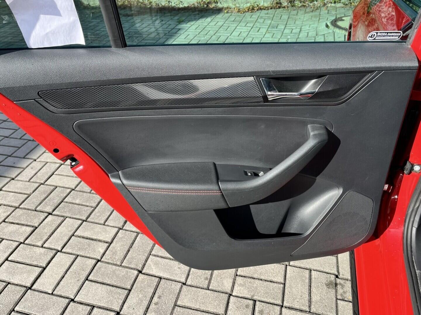 O119V06927_30.webp_RAPID SPACEBACK Monte Carlo 1.0 TSI 81 kW manuál