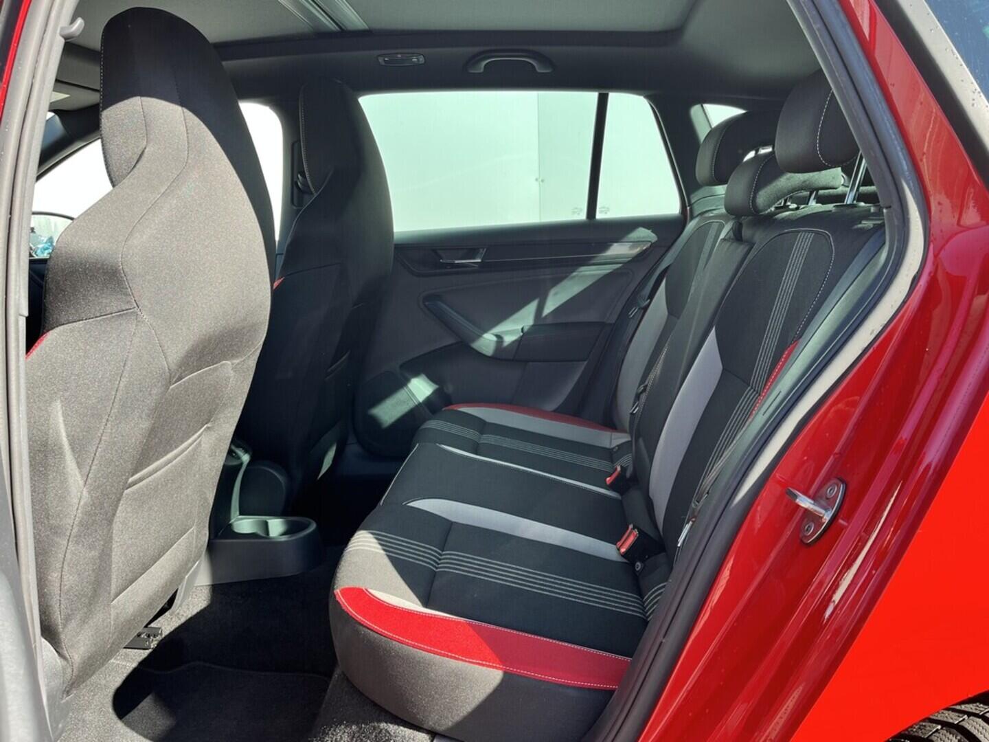 O119V06927_31.webp_RAPID SPACEBACK Monte Carlo 1.0 TSI 81 kW manuál