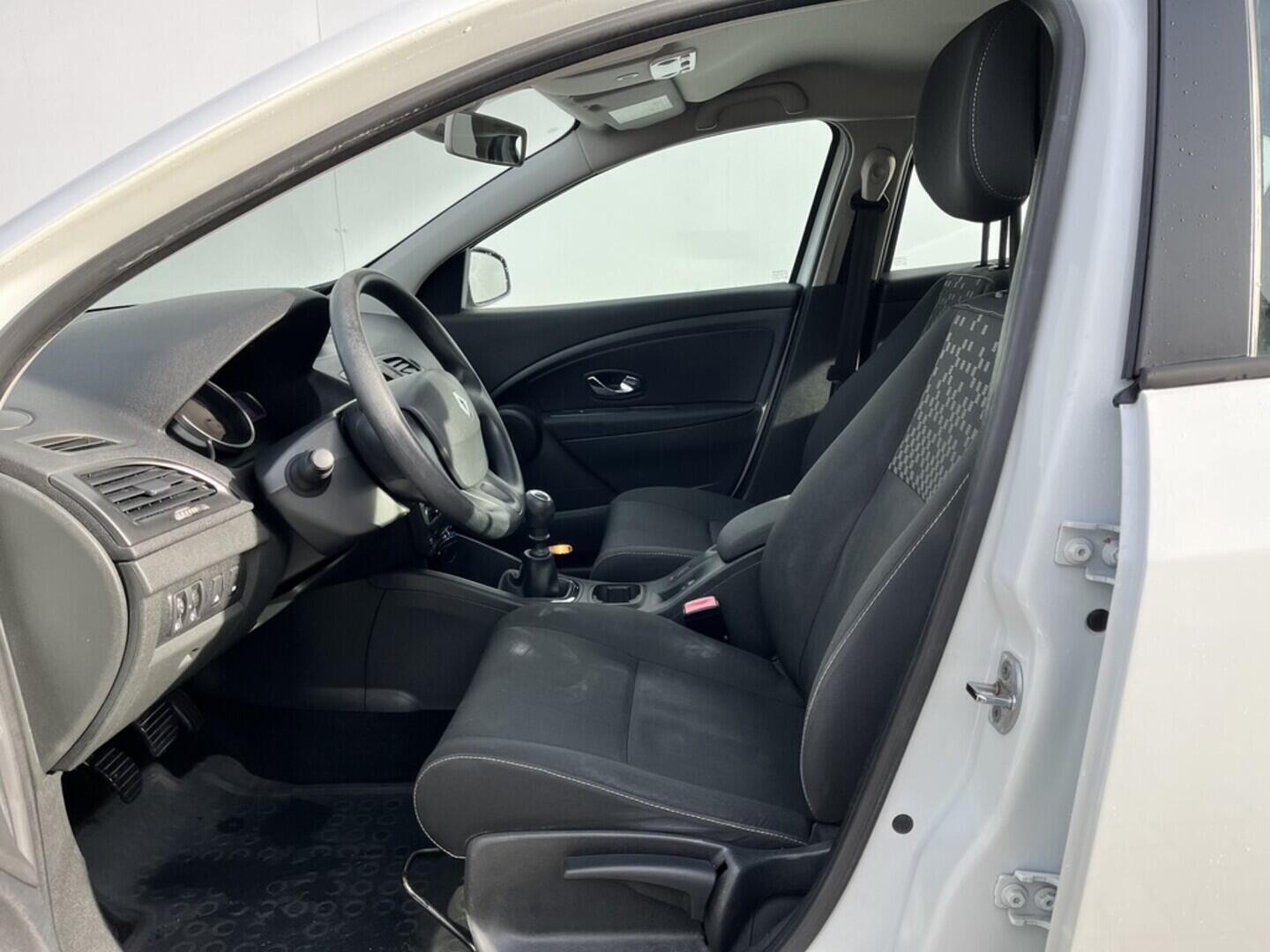 O119V06930_21.webp_MÉGANE Advantage 1.2  85 kW manuál