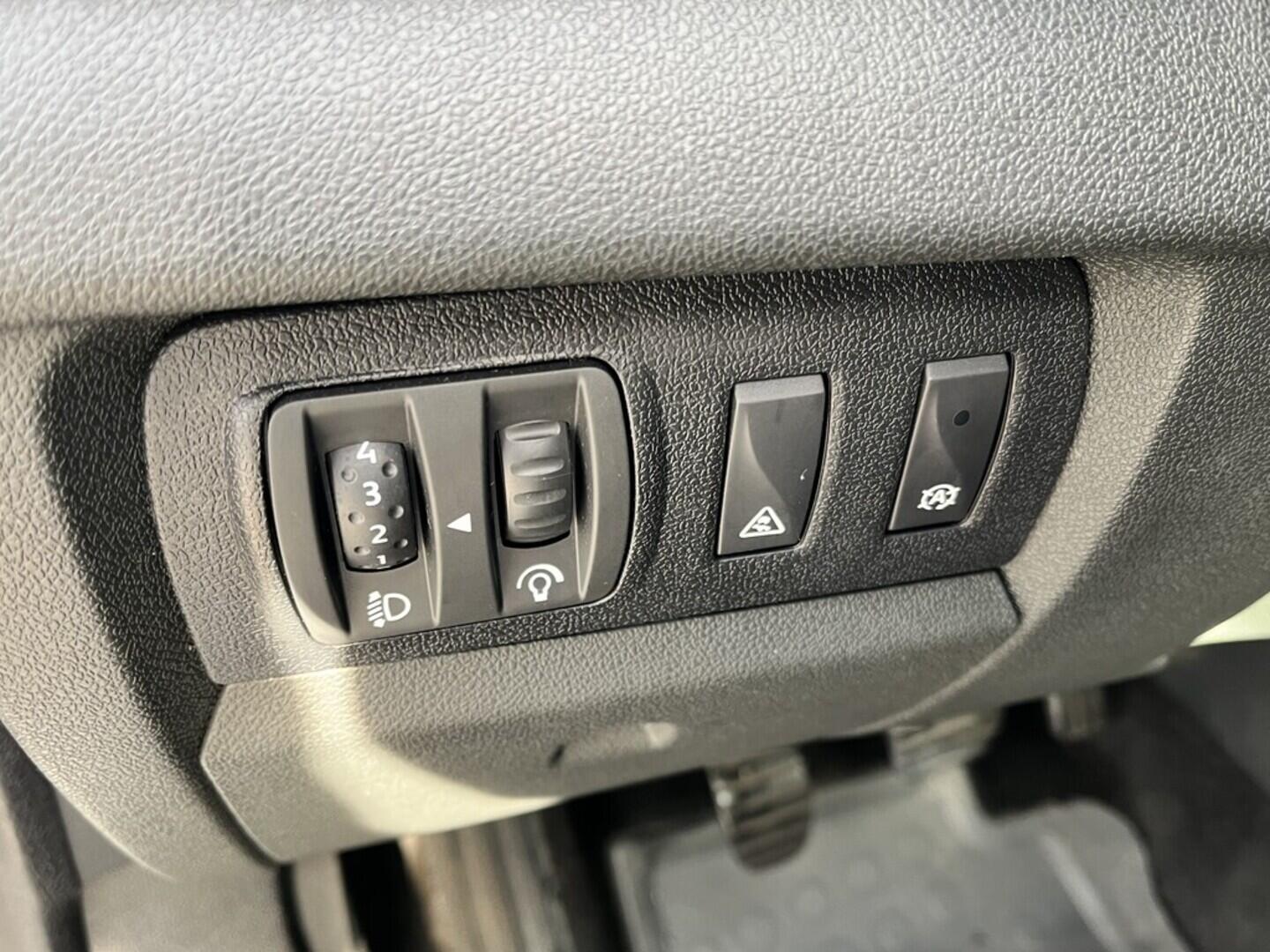 O119V06930_23.webp_MÉGANE Advantage 1.2  85 kW manuál