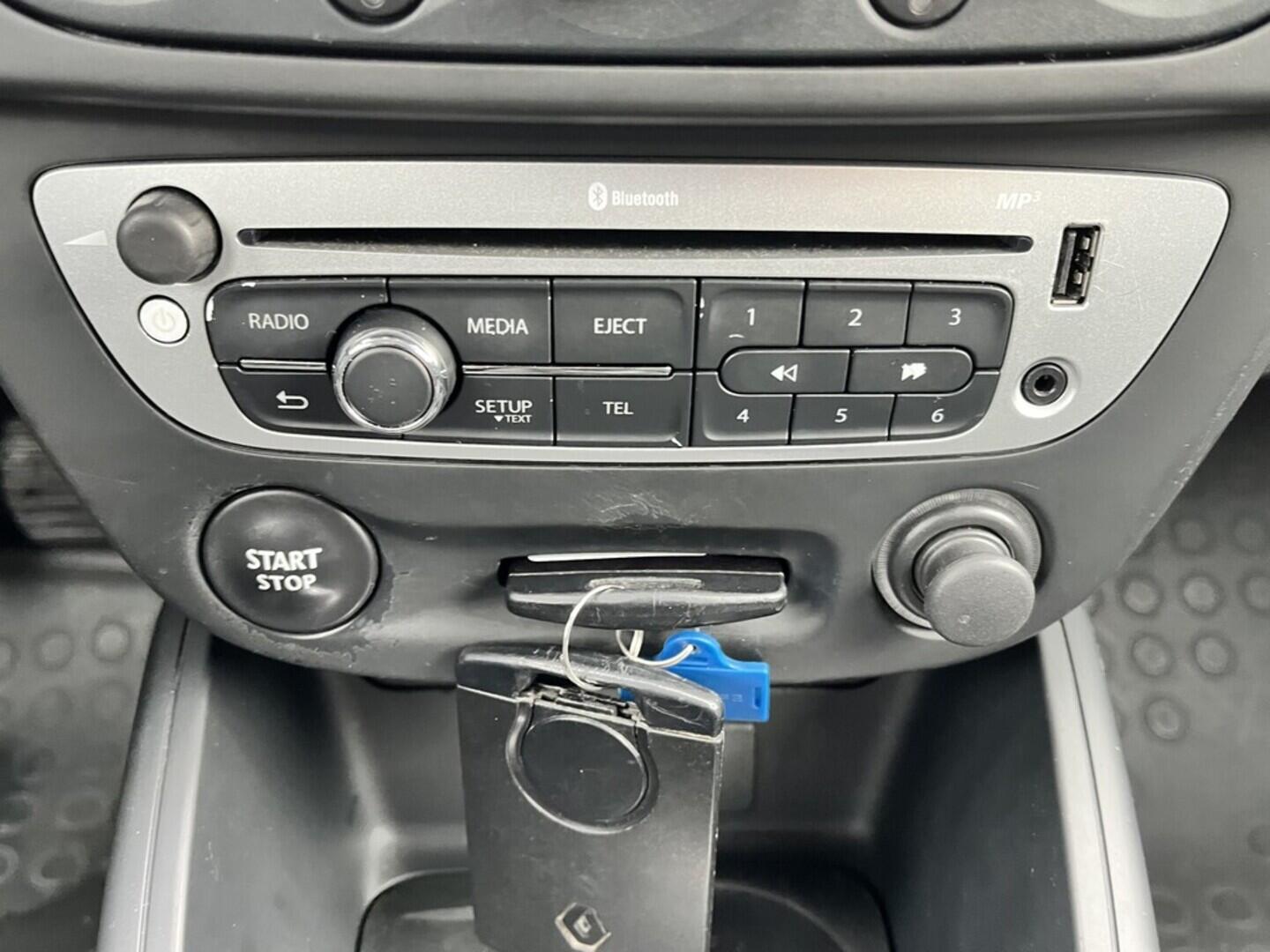 O119V06930_27.webp_MÉGANE Advantage 1.2  85 kW manuál