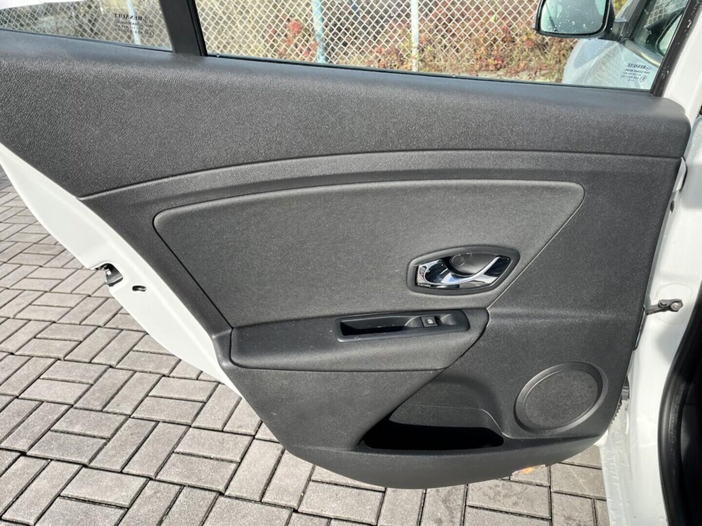 O119V06930_28.webp_MÉGANE Advantage 1.2  85 kW manuál