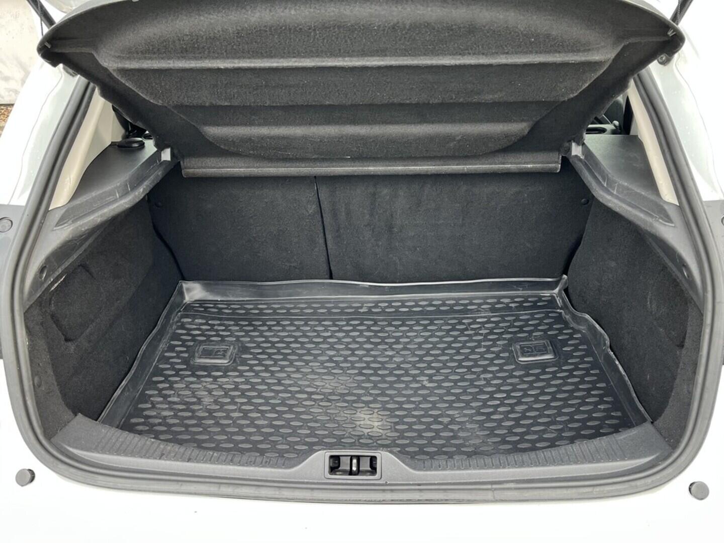 O119V06930_30.webp_MÉGANE Advantage 1.2  85 kW manuál