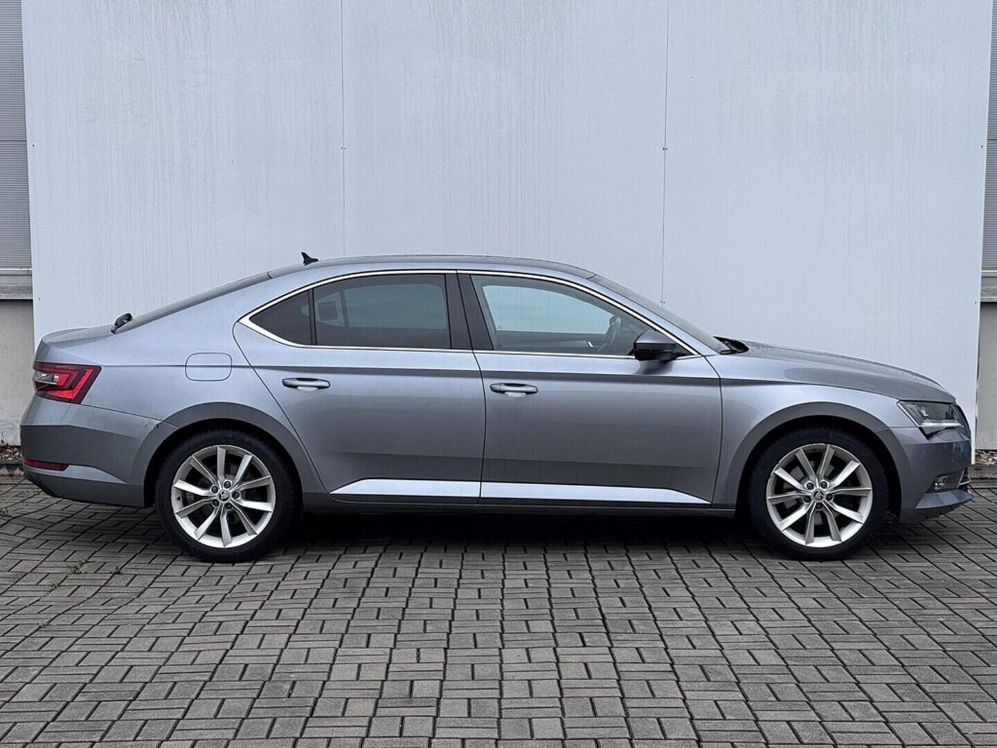 O119V06946_16.webp_SUPERB Ambition 1.8 TSI 132 kW automat, DPH