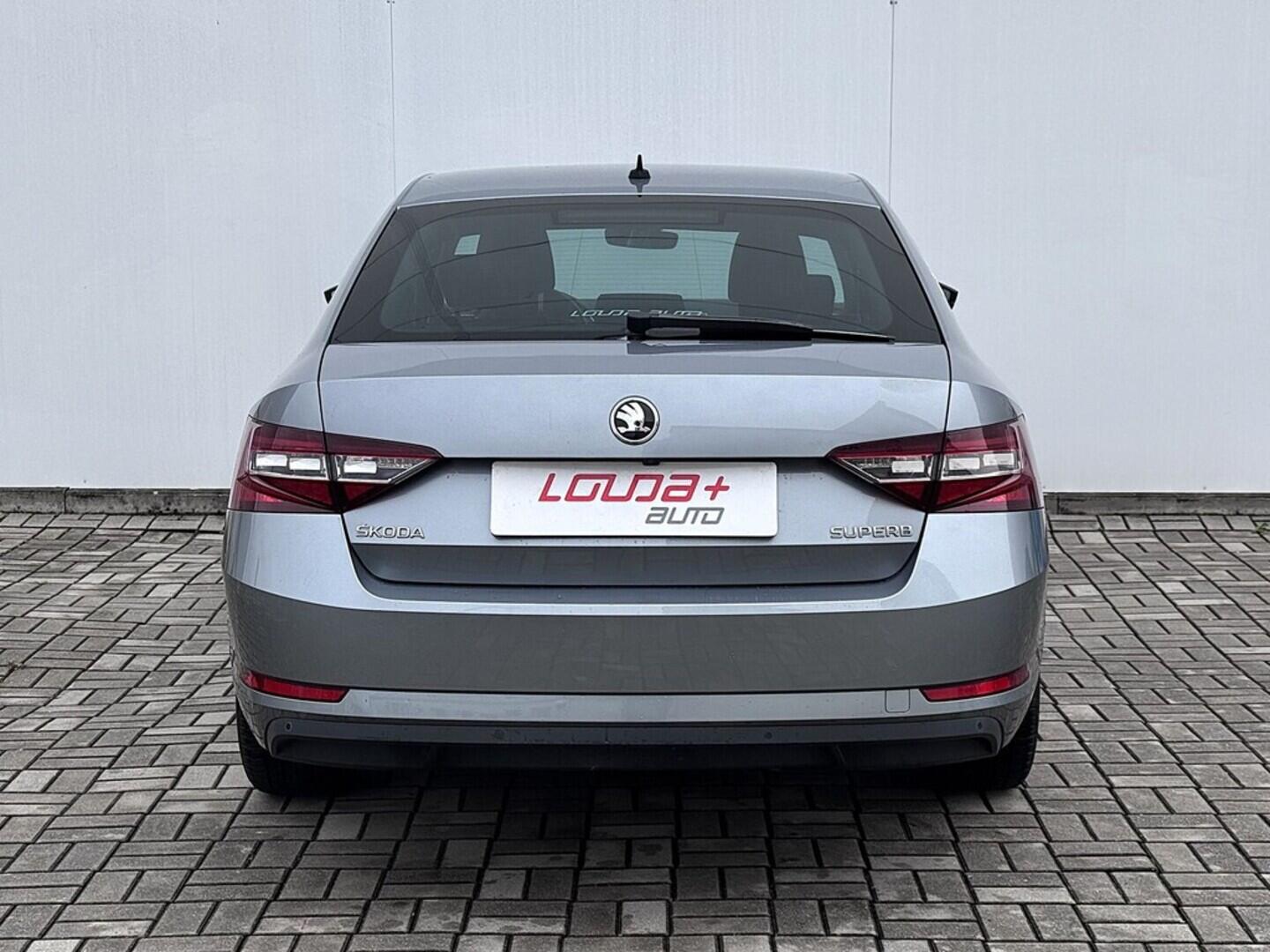 O119V06946_17.webp_SUPERB Ambition 1.8 TSI 132 kW automat, DPH