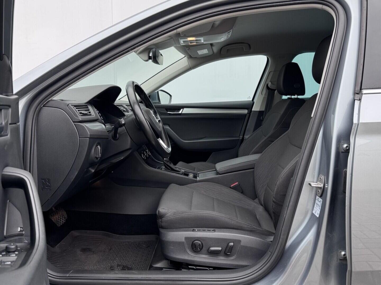 O119V06946_20.webp_SUPERB Ambition 1.8 TSI 132 kW automat, DPH