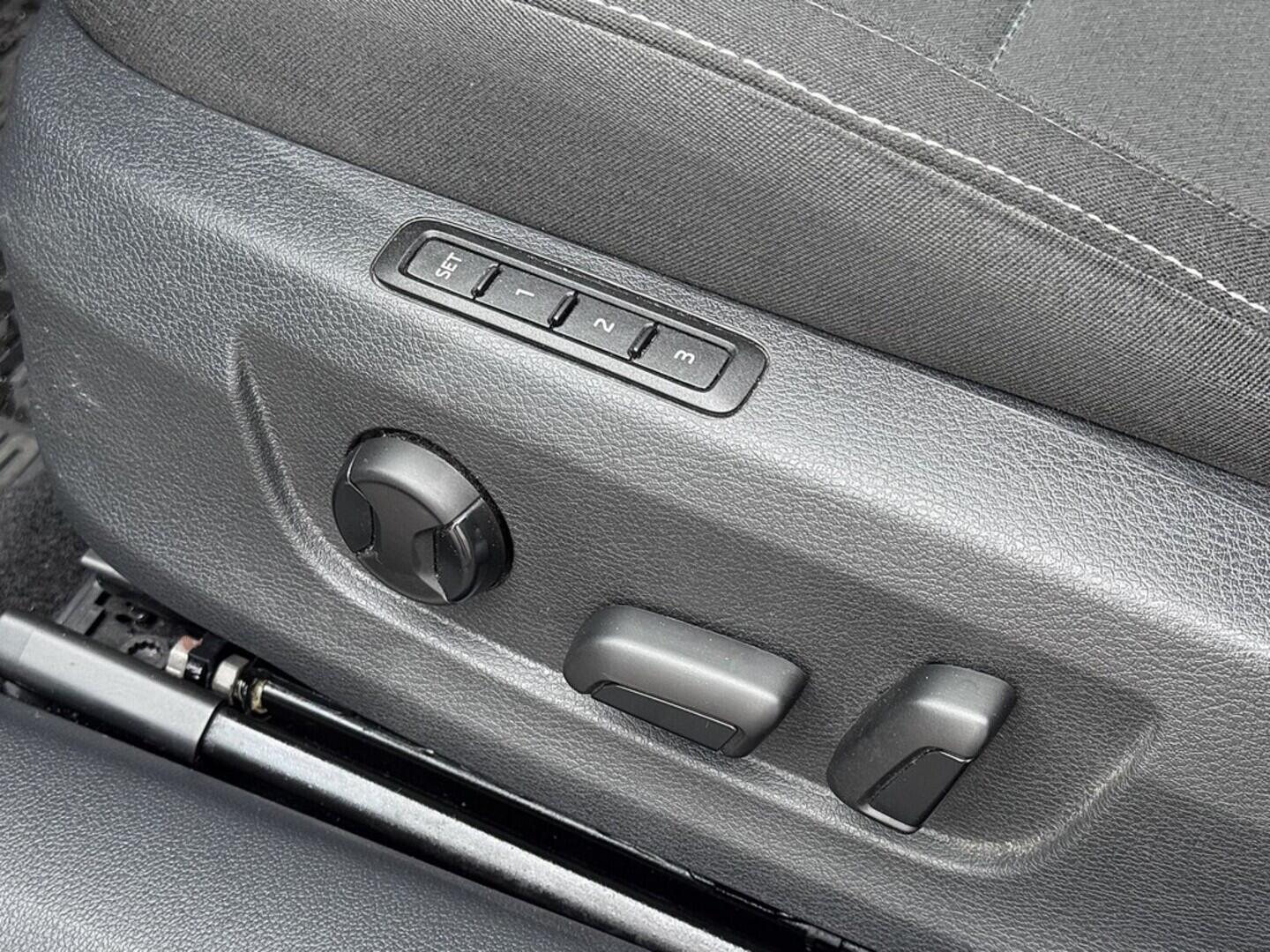 O119V06946_21.webp_SUPERB Ambition 1.8 TSI 132 kW automat, DPH