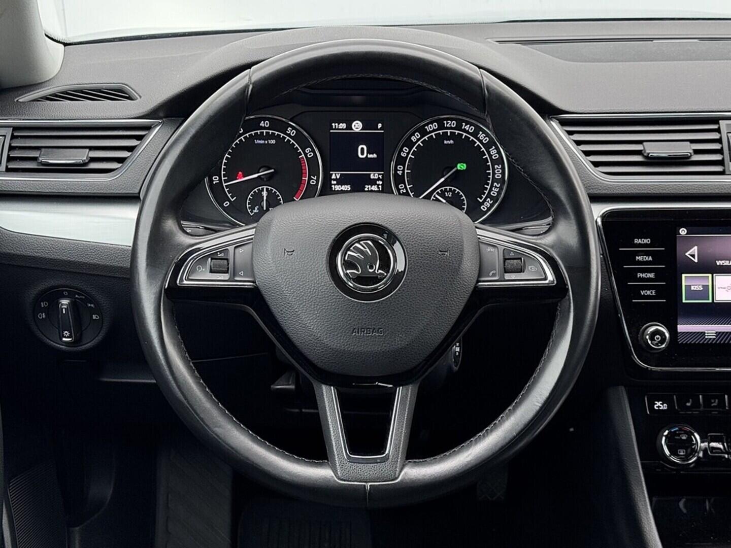 O119V06946_23.webp_SUPERB Ambition 1.8 TSI 132 kW automat, DPH