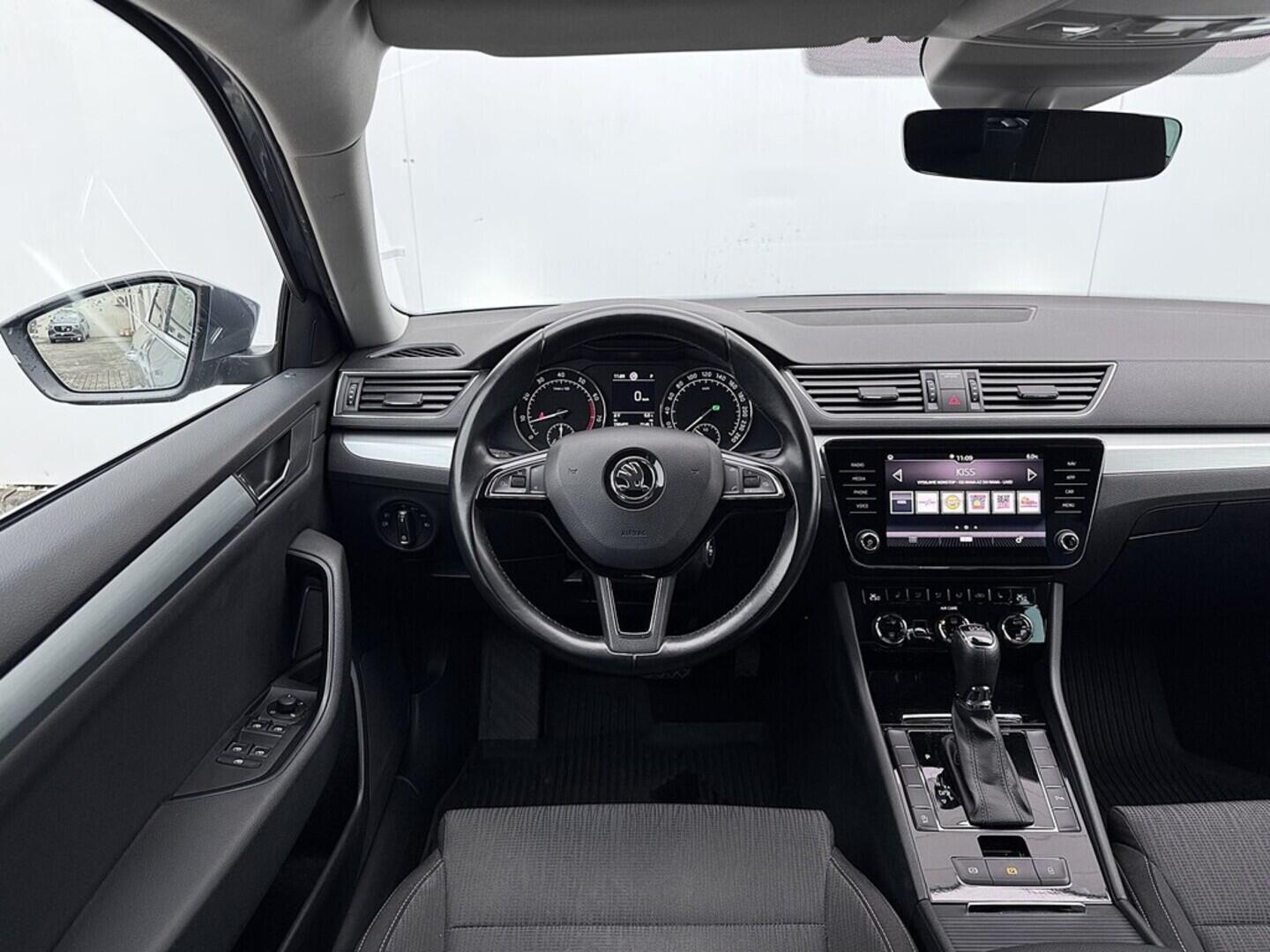 O119V06946_24.webp_SUPERB Ambition 1.8 TSI 132 kW automat, DPH