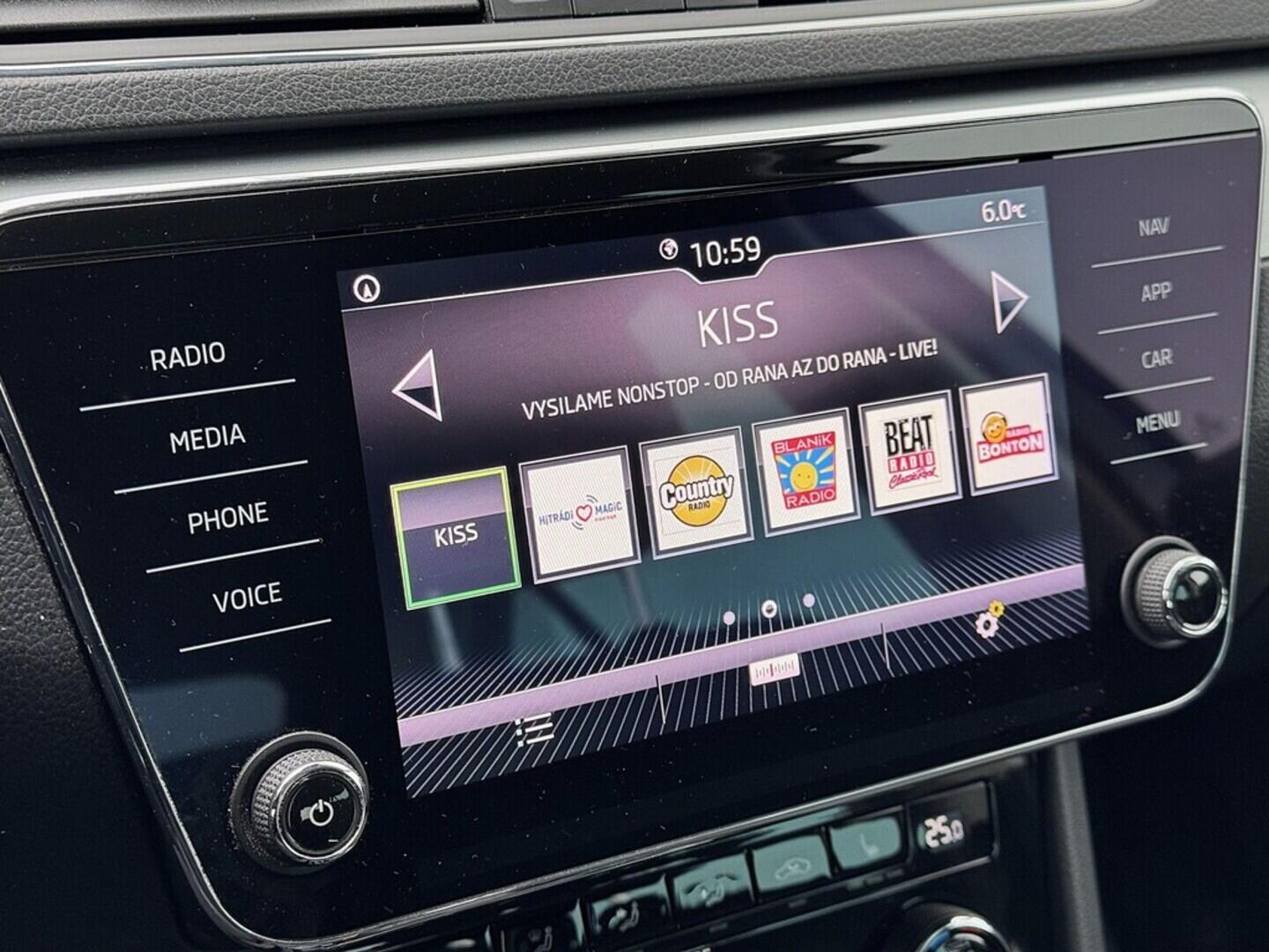 O119V06946_25.webp_SUPERB Ambition 1.8 TSI 132 kW automat, DPH