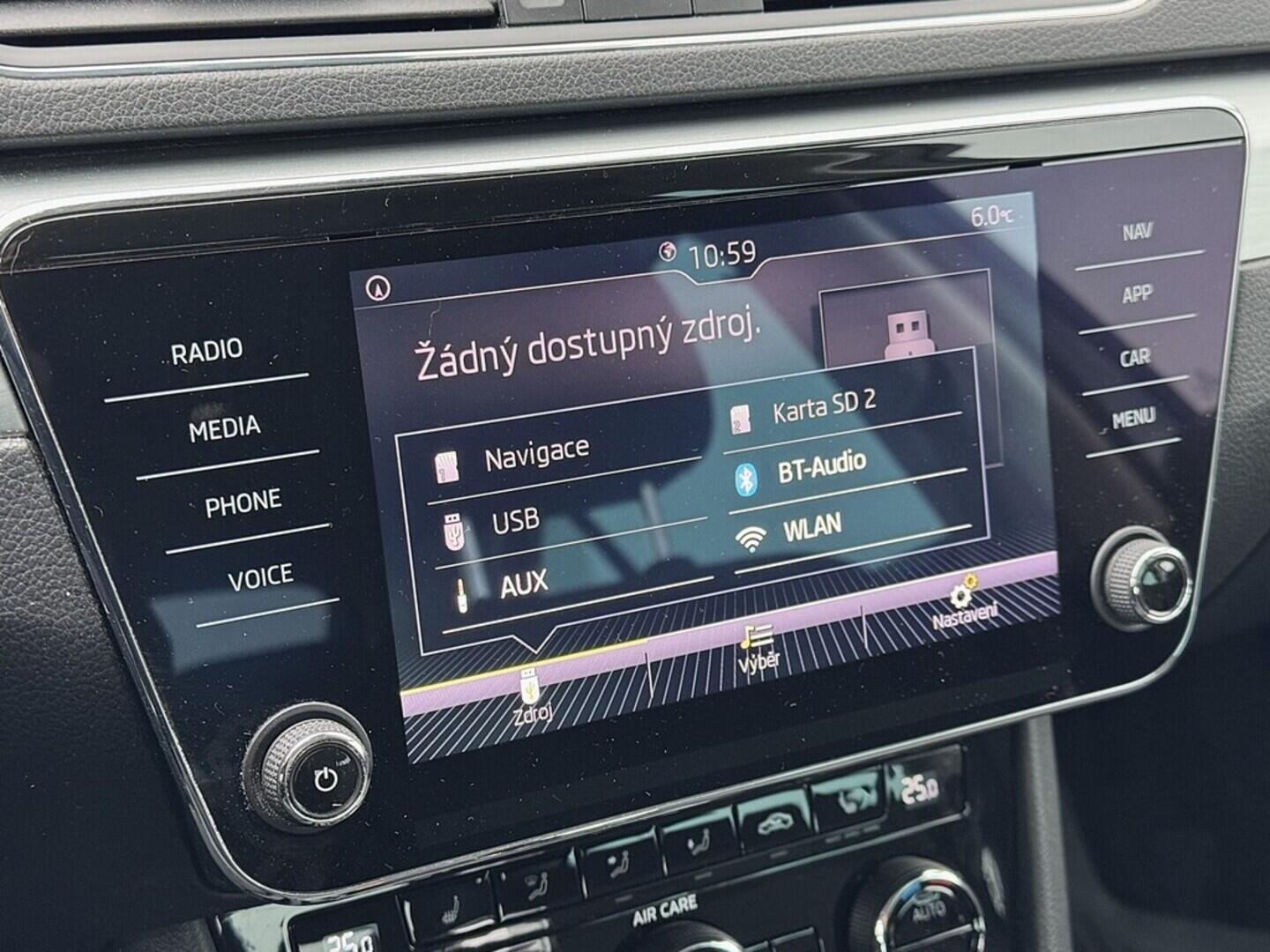 O119V06946_26.webp_SUPERB Ambition 1.8 TSI 132 kW automat, DPH