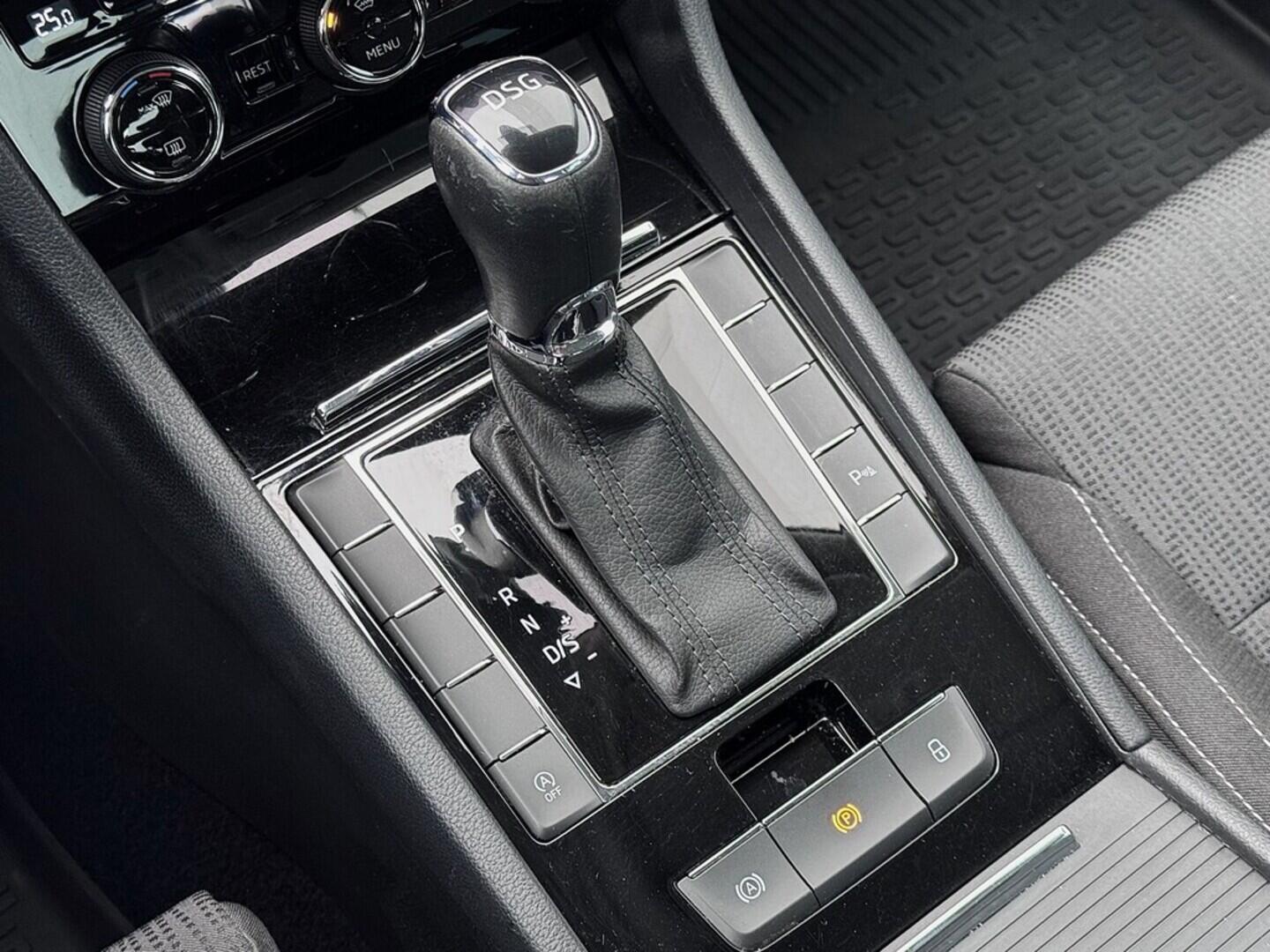 O119V06946_31.webp_SUPERB Ambition 1.8 TSI 132 kW automat, DPH