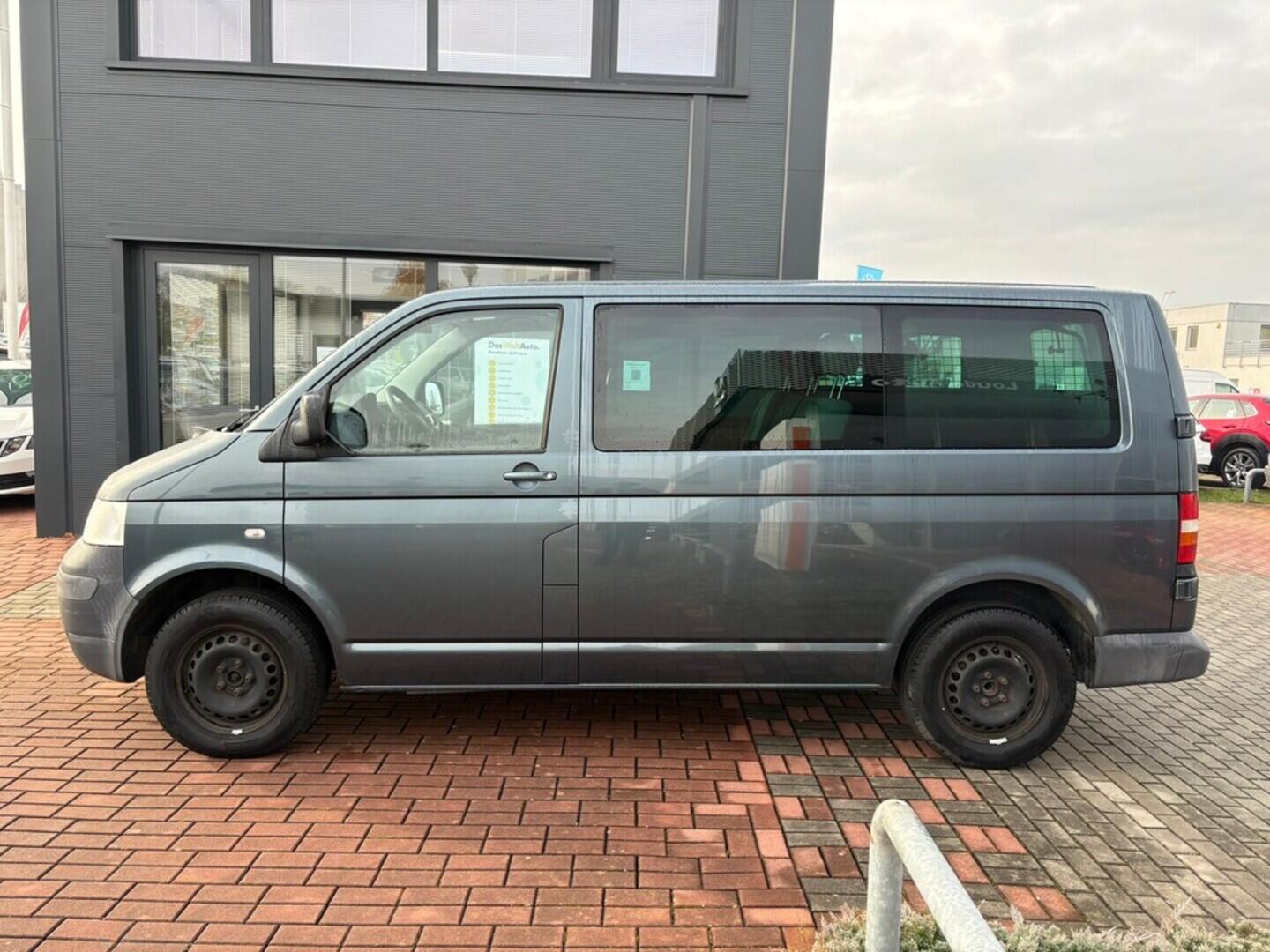 O119V06960_11.webp_TRANSPORTER KOMBI  2.5 TDI 96 kW manuál