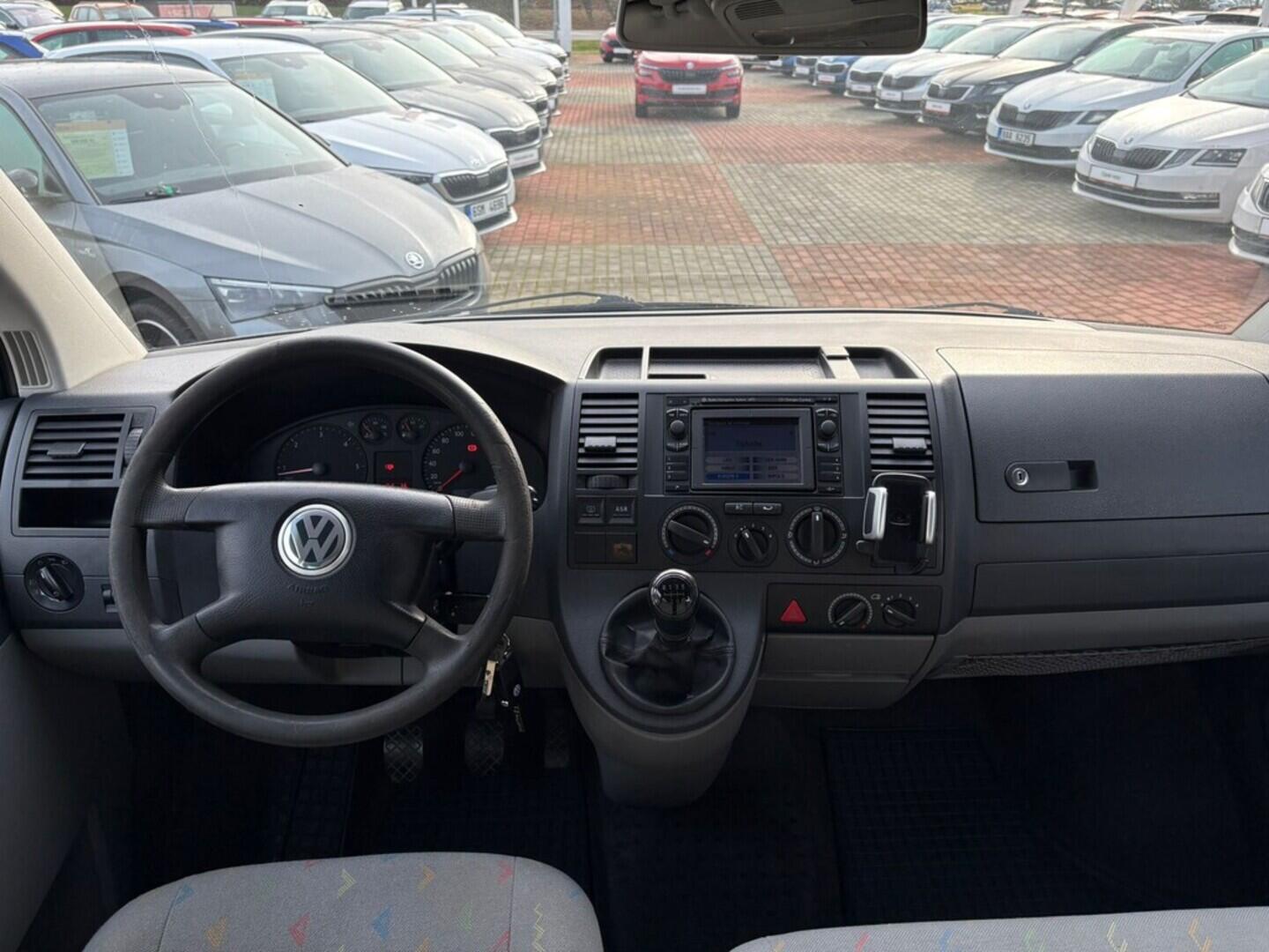 O119V06960_12.webp_TRANSPORTER KOMBI  2.5 TDI 96 kW manuál