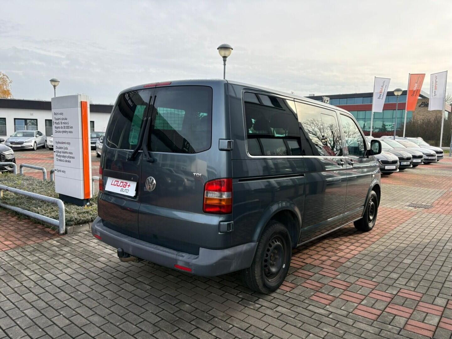 O119V06960_13.webp_TRANSPORTER KOMBI  2.5 TDI 96 kW manuál