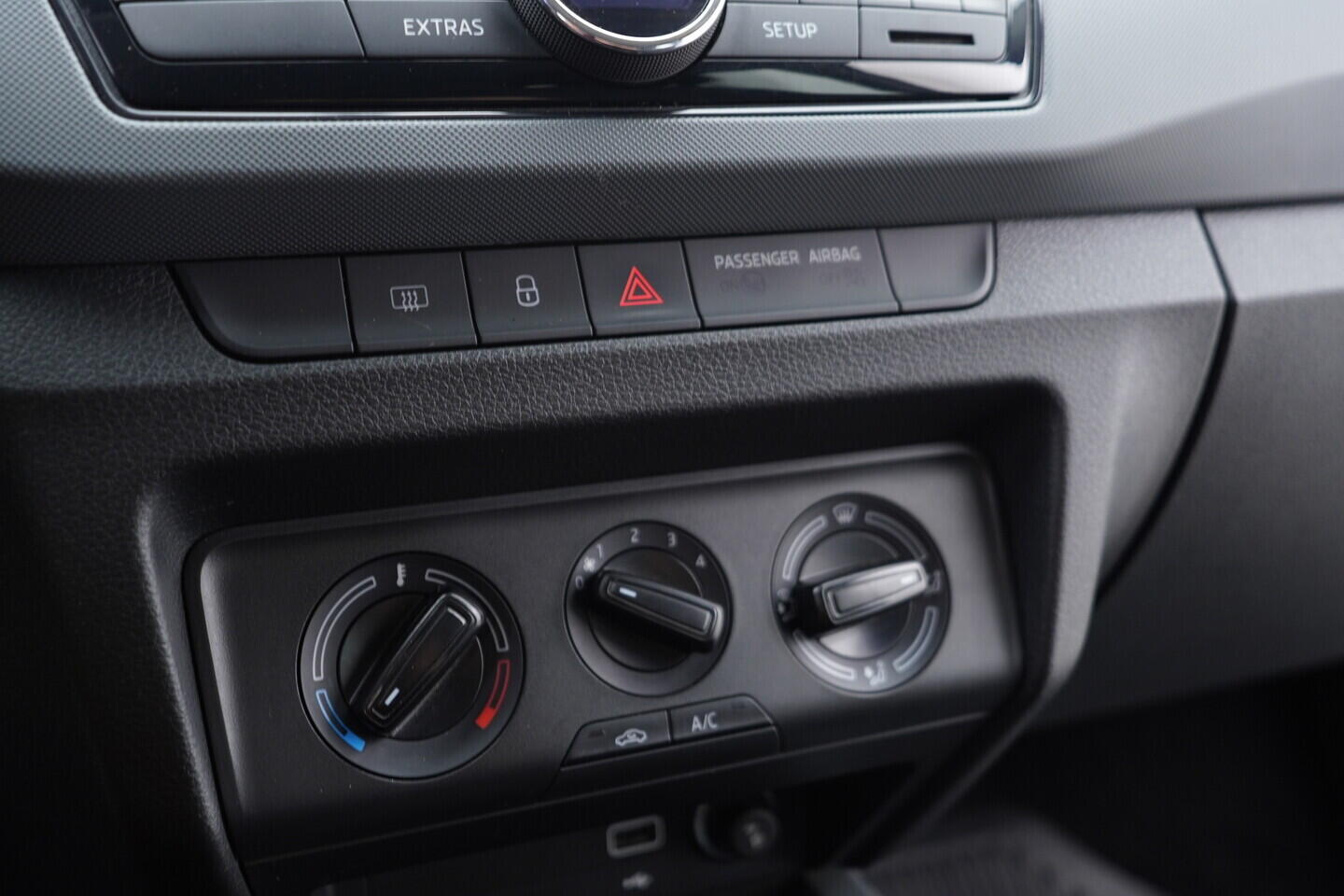 O119V06966_29.webp_FABIA Active 1.0 TSI 70 kW manuál, DPH