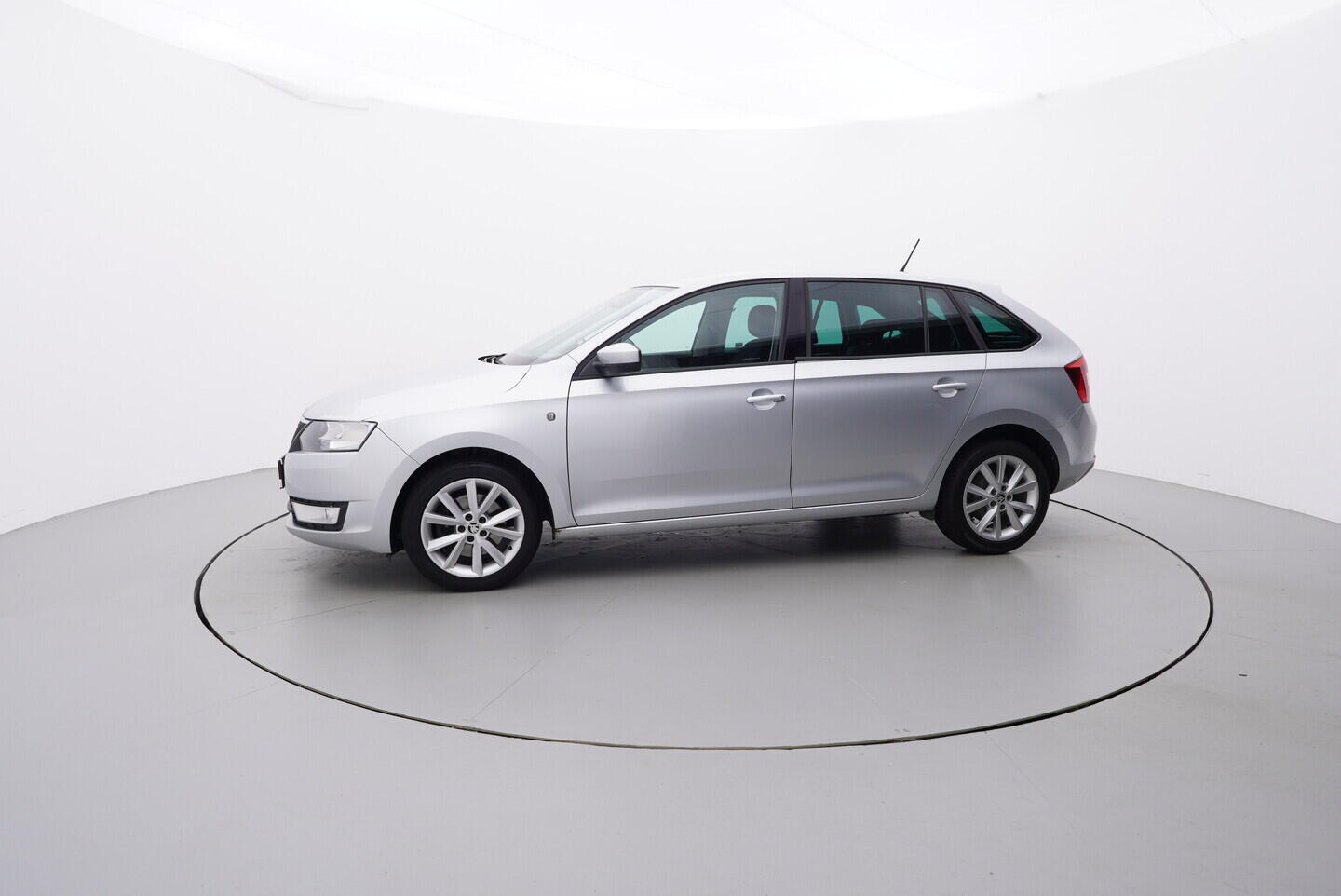 O119V06983_11.webp_RAPID SPACEBACK Elegance 1.6 TDI 66 kW manuál