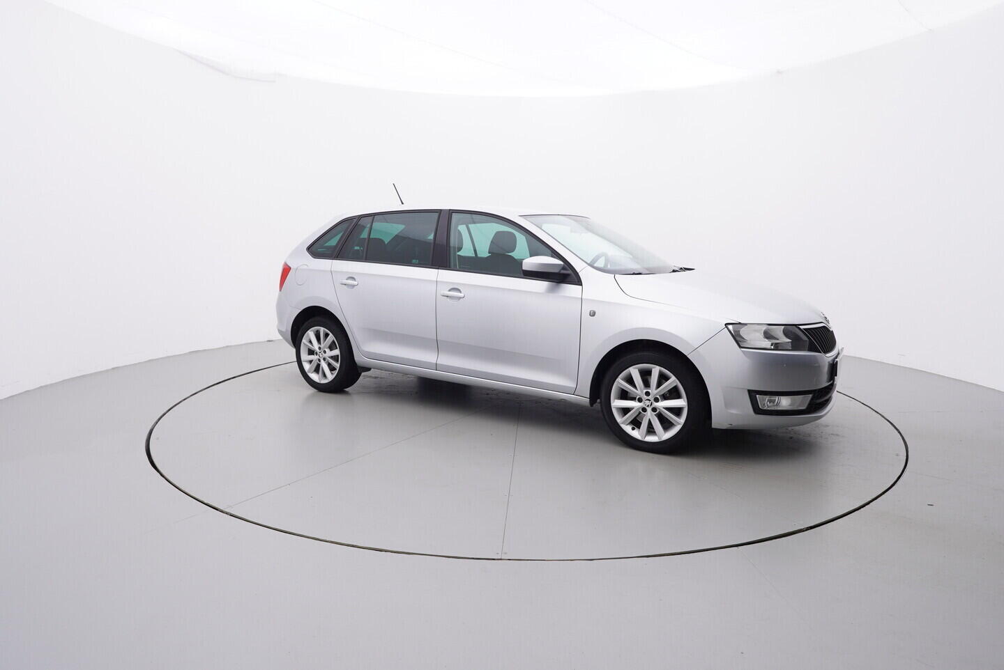 O119V06983_16.webp_RAPID SPACEBACK Elegance 1.6 TDI 66 kW manuál