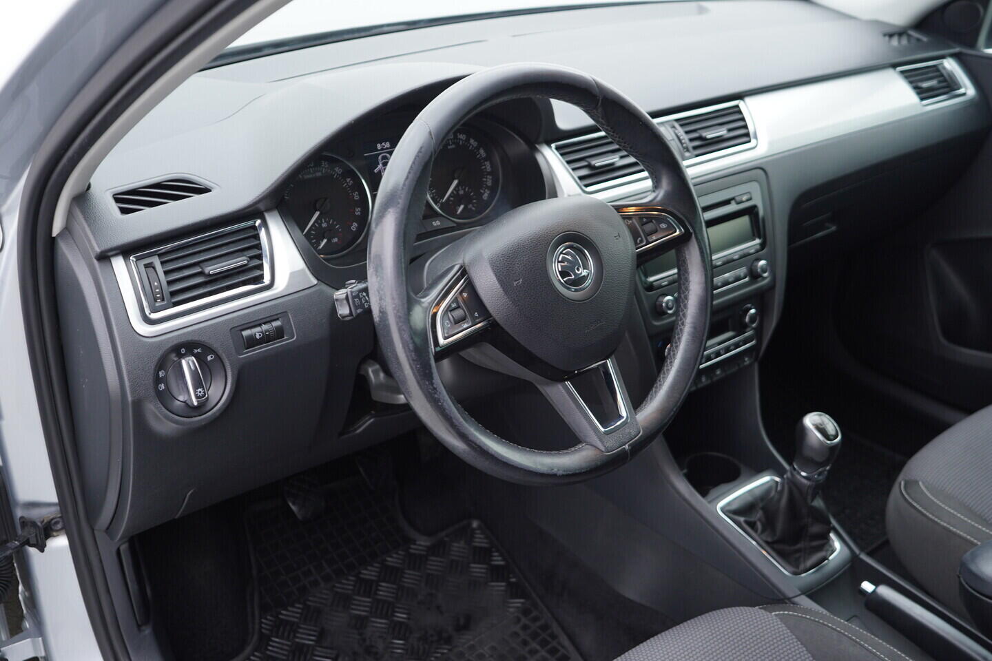 O119V06983_20.webp_RAPID SPACEBACK Elegance 1.6 TDI 66 kW manuál