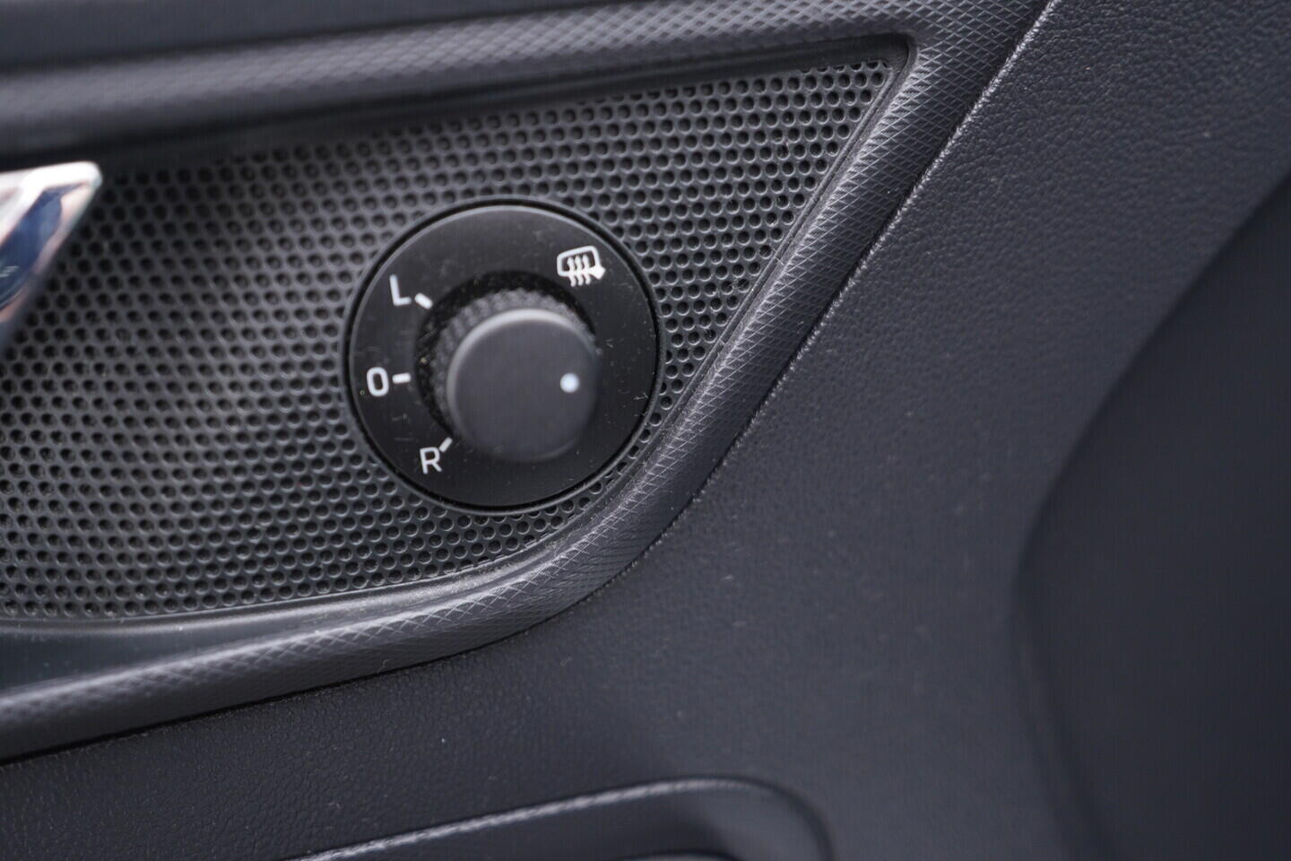 O119V06983_22.webp_RAPID SPACEBACK Elegance 1.6 TDI 66 kW manuál