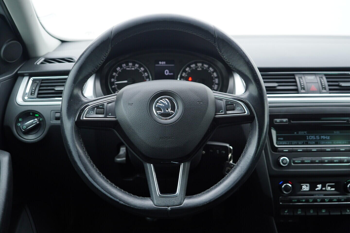 O119V06983_26.webp_RAPID SPACEBACK Elegance 1.6 TDI 66 kW manuál