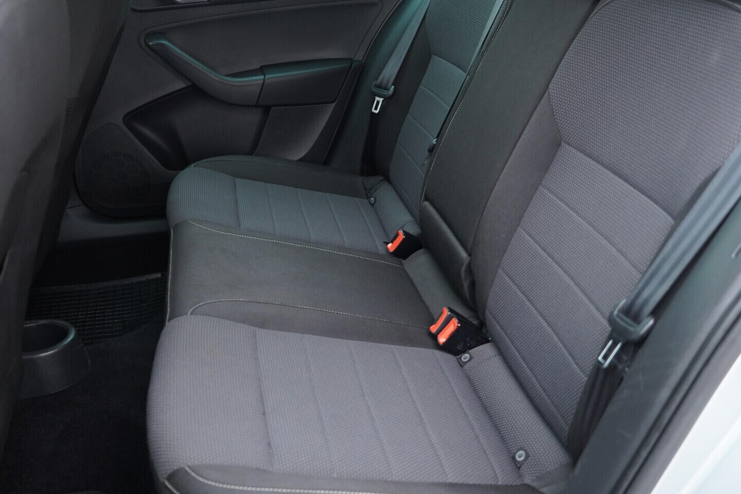 O119V06983_28.webp_RAPID SPACEBACK Elegance 1.6 TDI 66 kW manuál