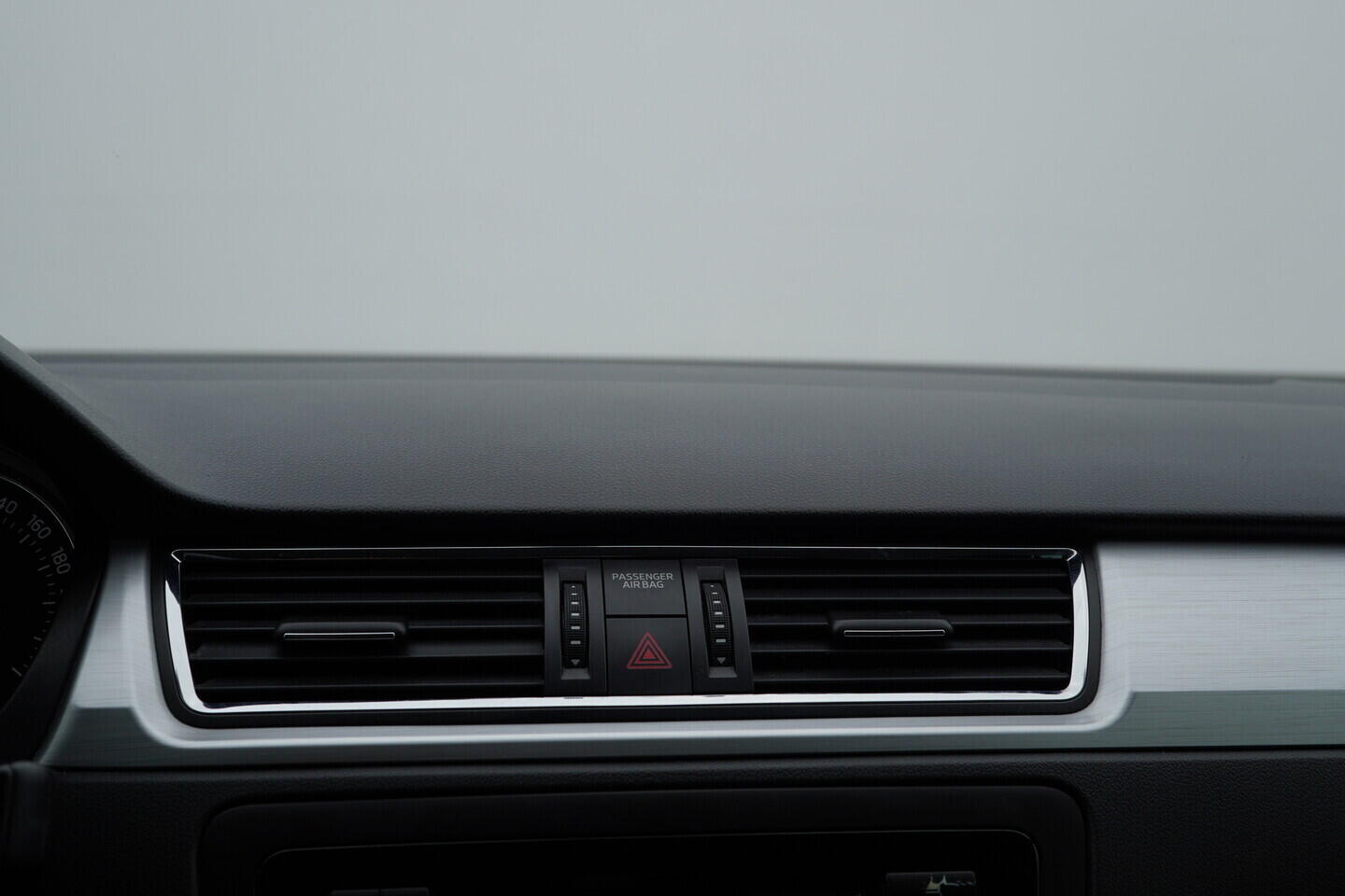 O119V06983_29.webp_RAPID SPACEBACK Elegance 1.6 TDI 66 kW manuál