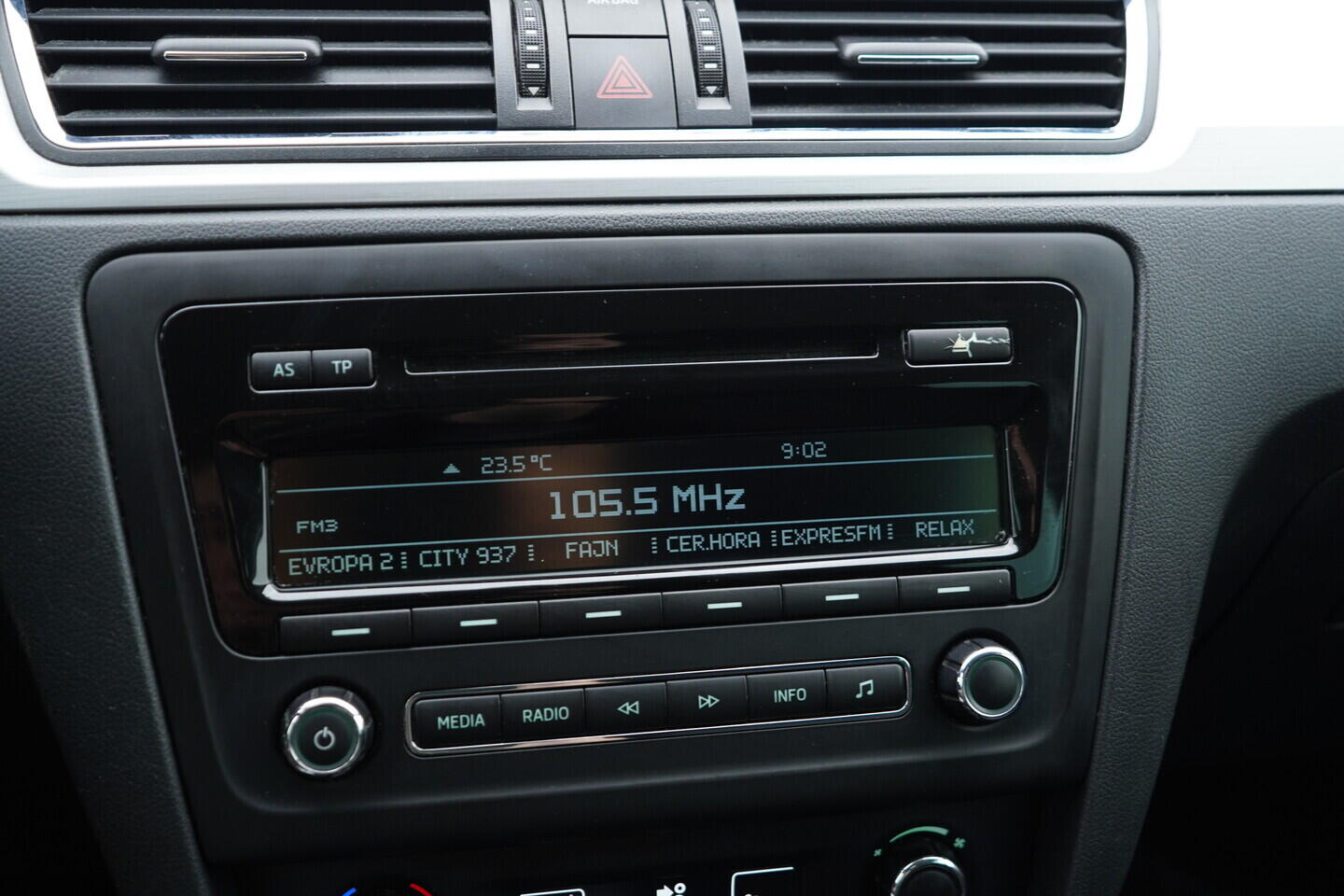 O119V06983_30.webp_RAPID SPACEBACK Elegance 1.6 TDI 66 kW manuál