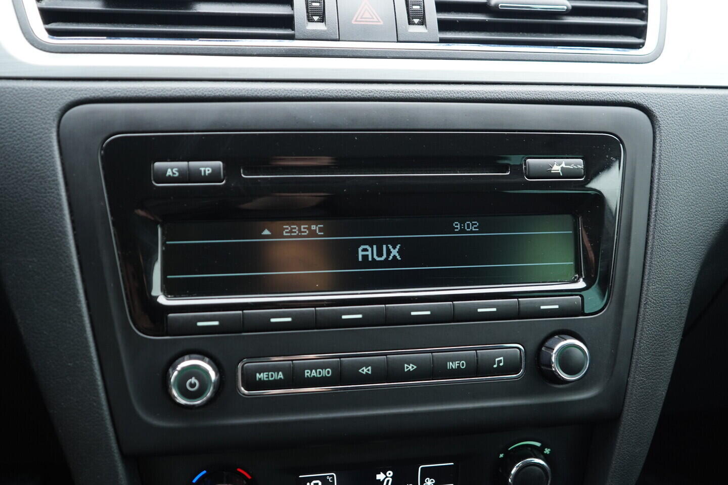 O119V06983_31.webp_RAPID SPACEBACK Elegance 1.6 TDI 66 kW manuál