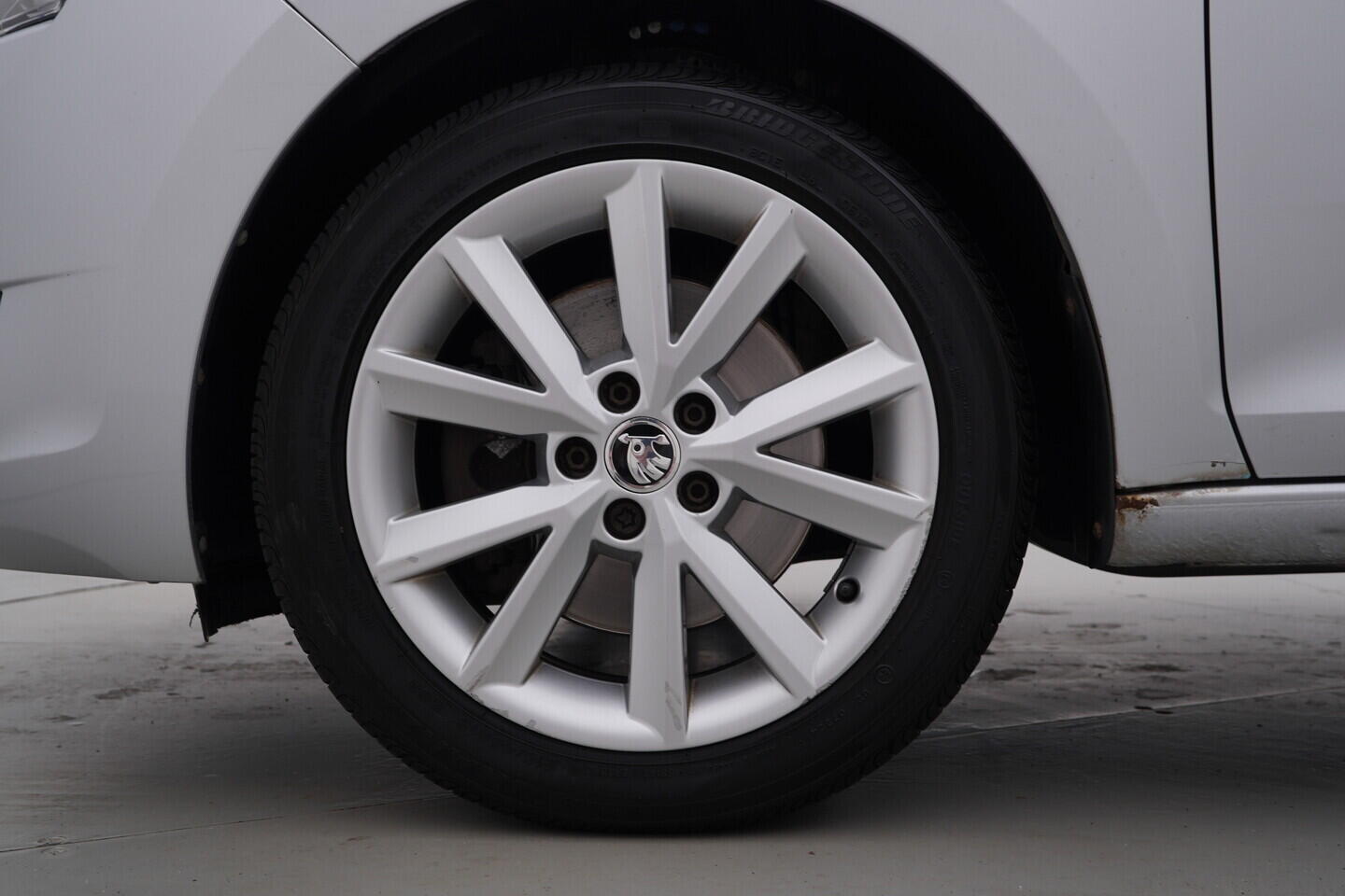 O119V06983_36.webp_RAPID SPACEBACK Elegance 1.6 TDI 66 kW manuál