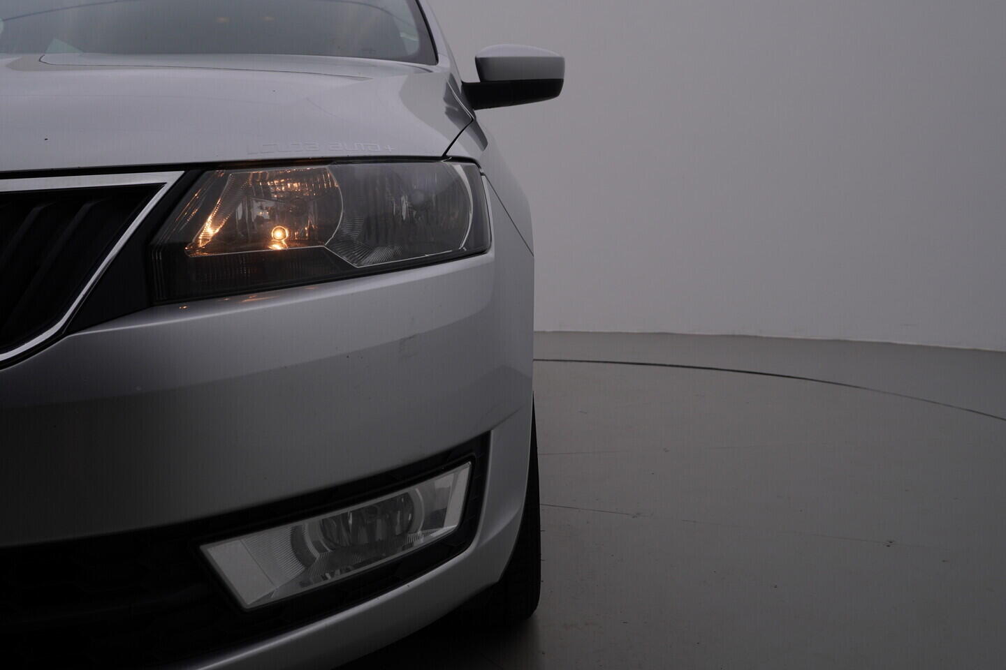 O119V06983_37.webp_RAPID SPACEBACK Elegance 1.6 TDI 66 kW manuál