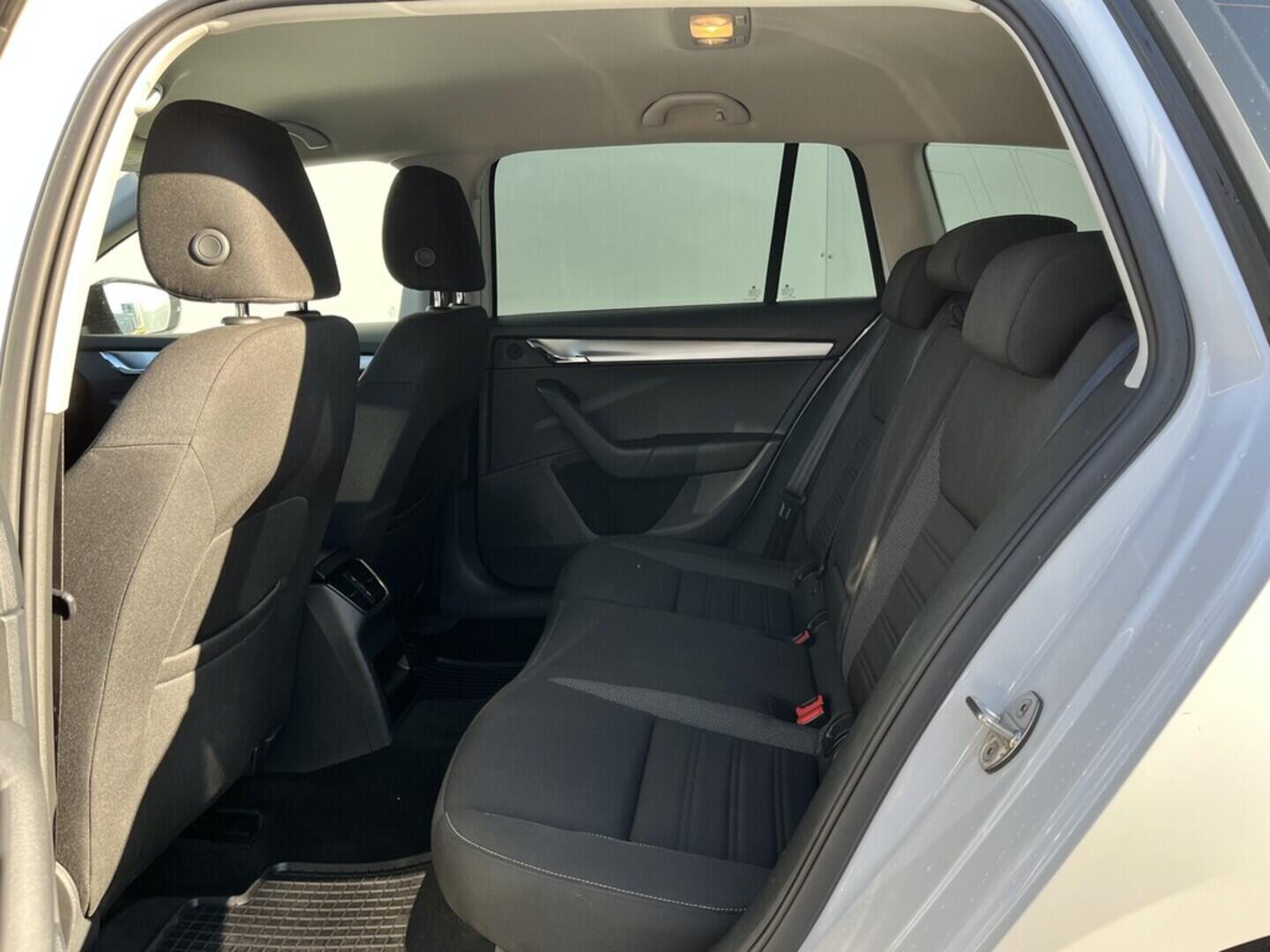 O119V06998_32.webp_OCTAVIA Ambition 1.6 TDI 85 kW automat