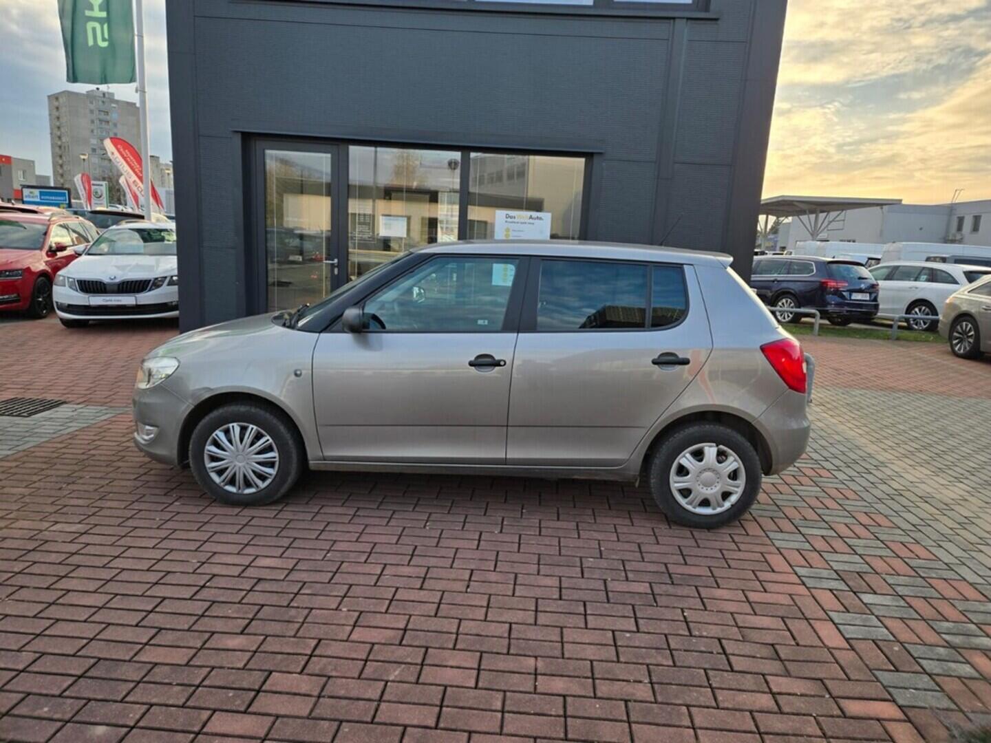 O119V07000_12.webp_FABIA Ambiente 1.2 MPI 51 kW manuál