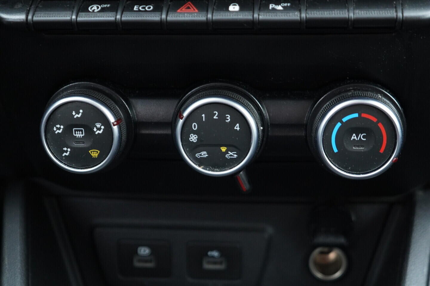 O119V07009_33.webp_DUSTER  1.0 TCe 67 kW manuál