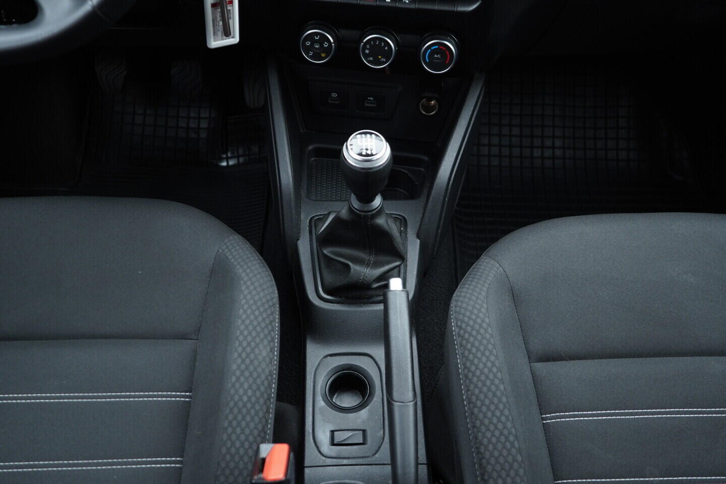 O119V07009_34.webp_DUSTER  1.0 TCe 67 kW manuál