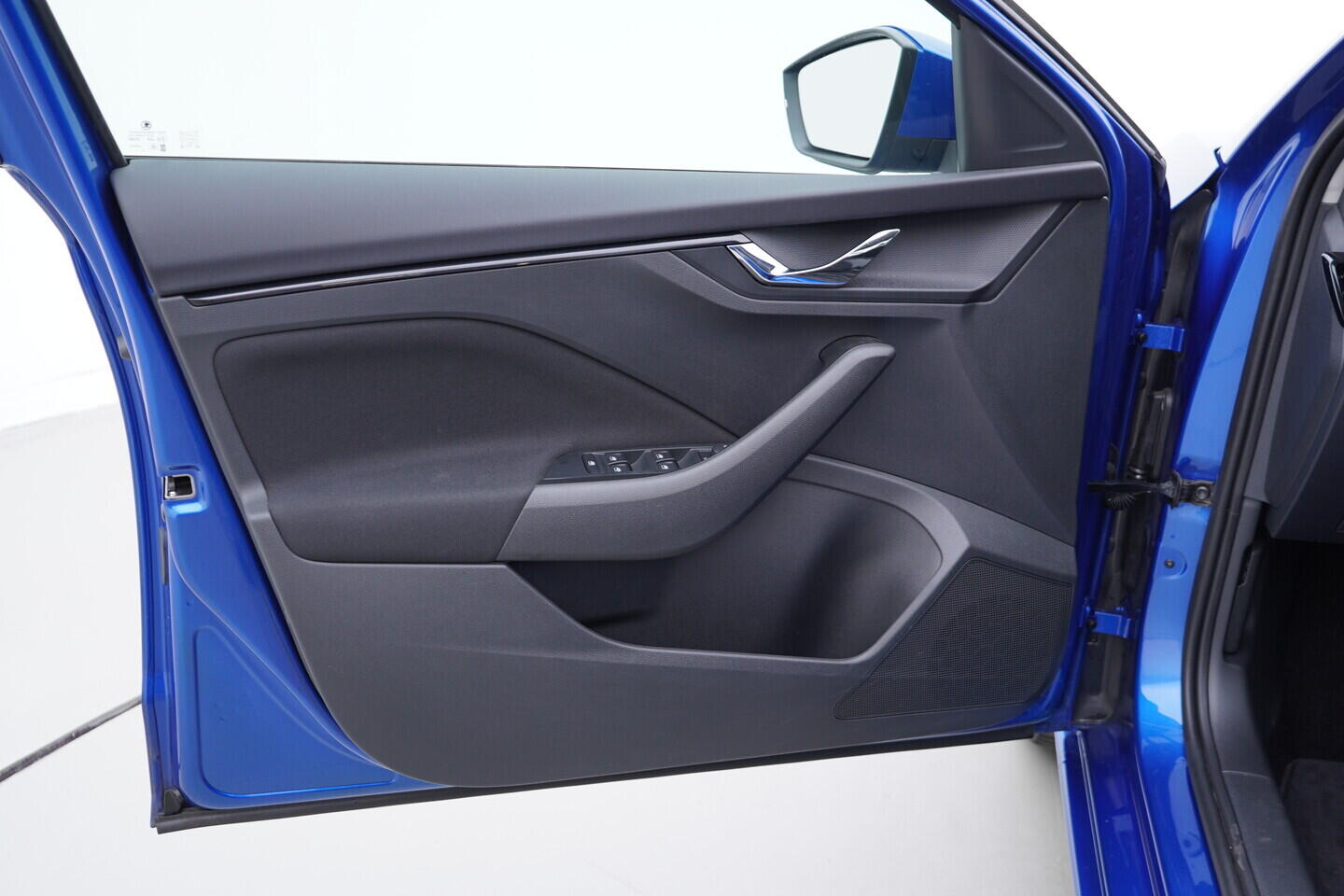 O119V07016_19.webp_SCALA Selection 1.0 TSI 85 kW manuál, DPH