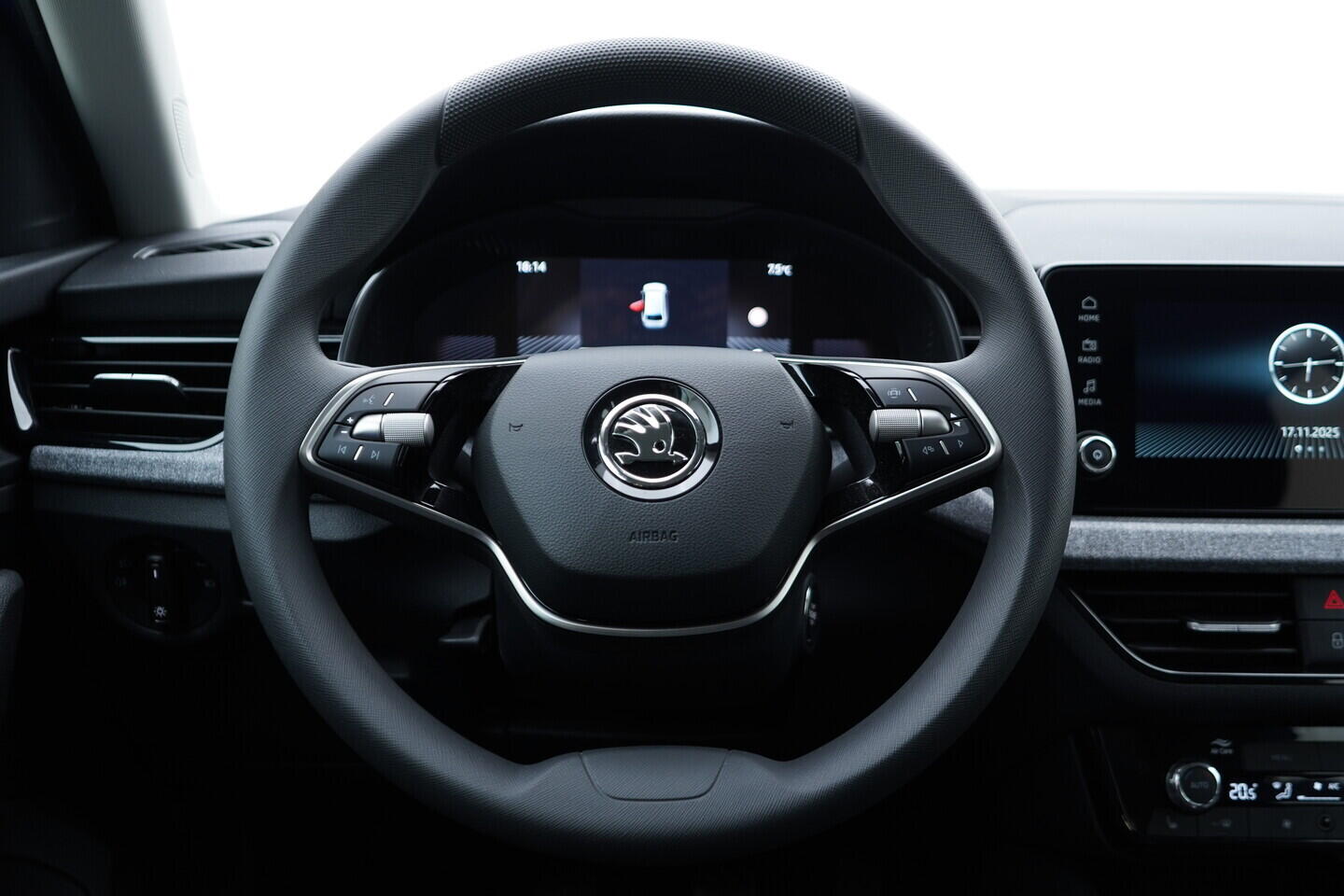 O119V07016_26.webp_SCALA Selection 1.0 TSI 85 kW manuál, DPH