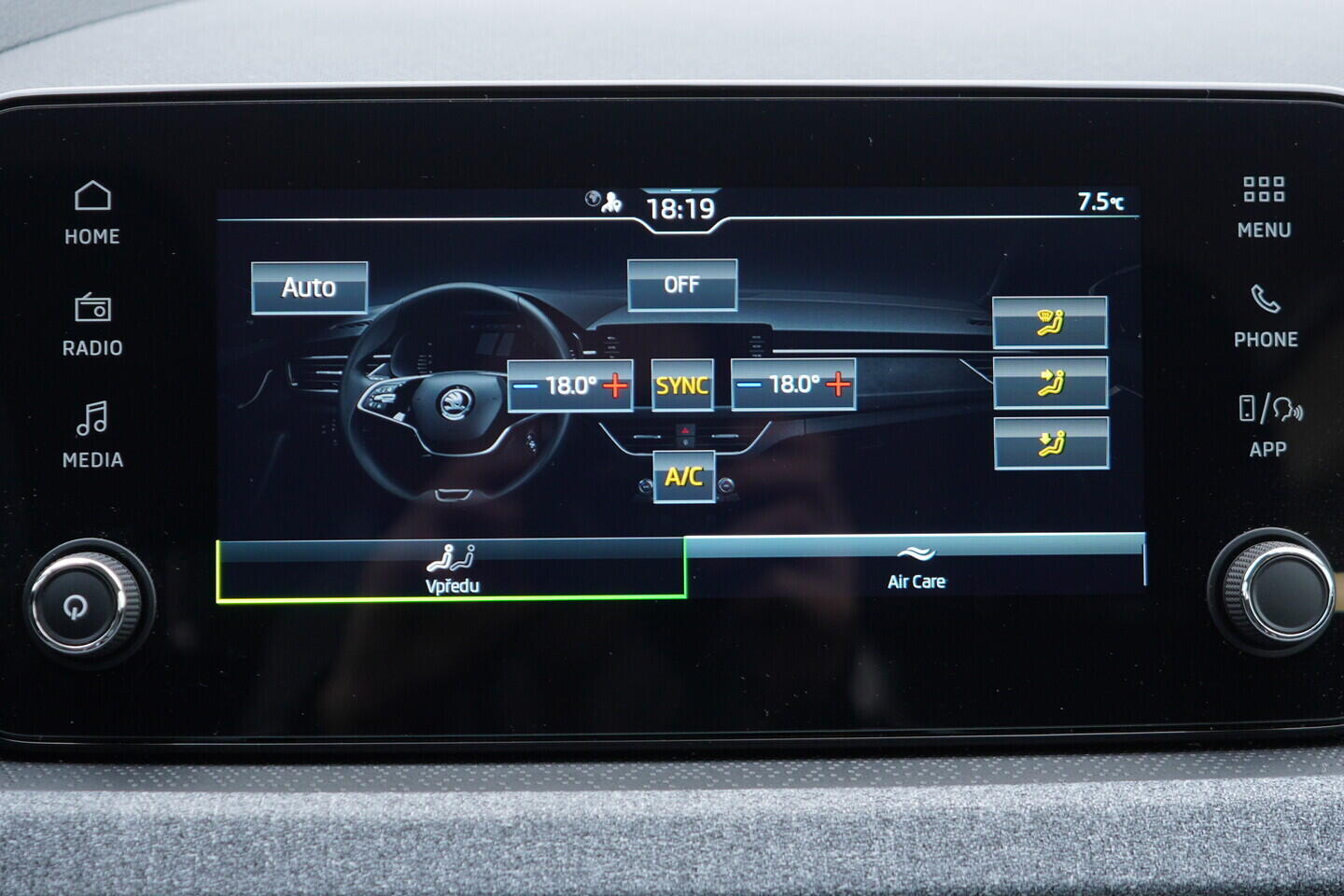 O119V07016_30.webp_SCALA Selection 1.0 TSI 85 kW manuál, DPH