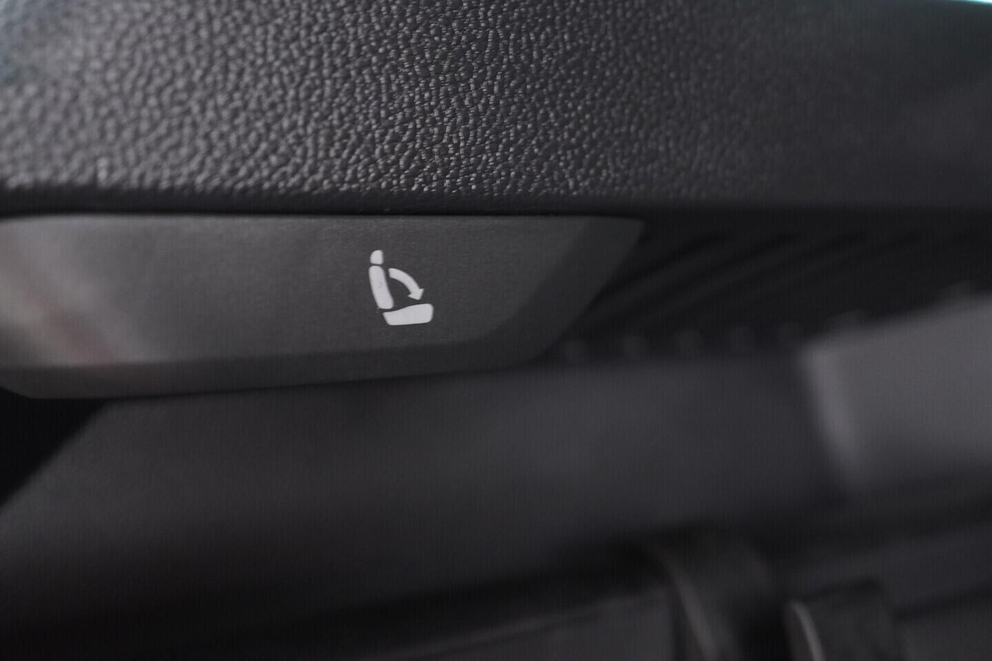 O119V07018_41.webp_KAROQ Selection 1.5 TSI 110 kW automat, DPH