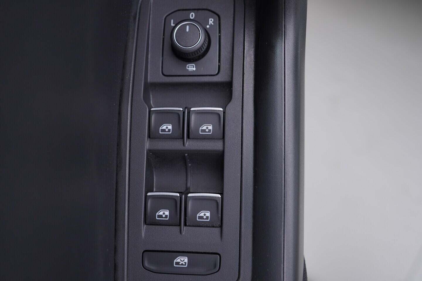 O119V07019_20.webp_T-ROC STYLE 1.5 TSI 110 kW manuál