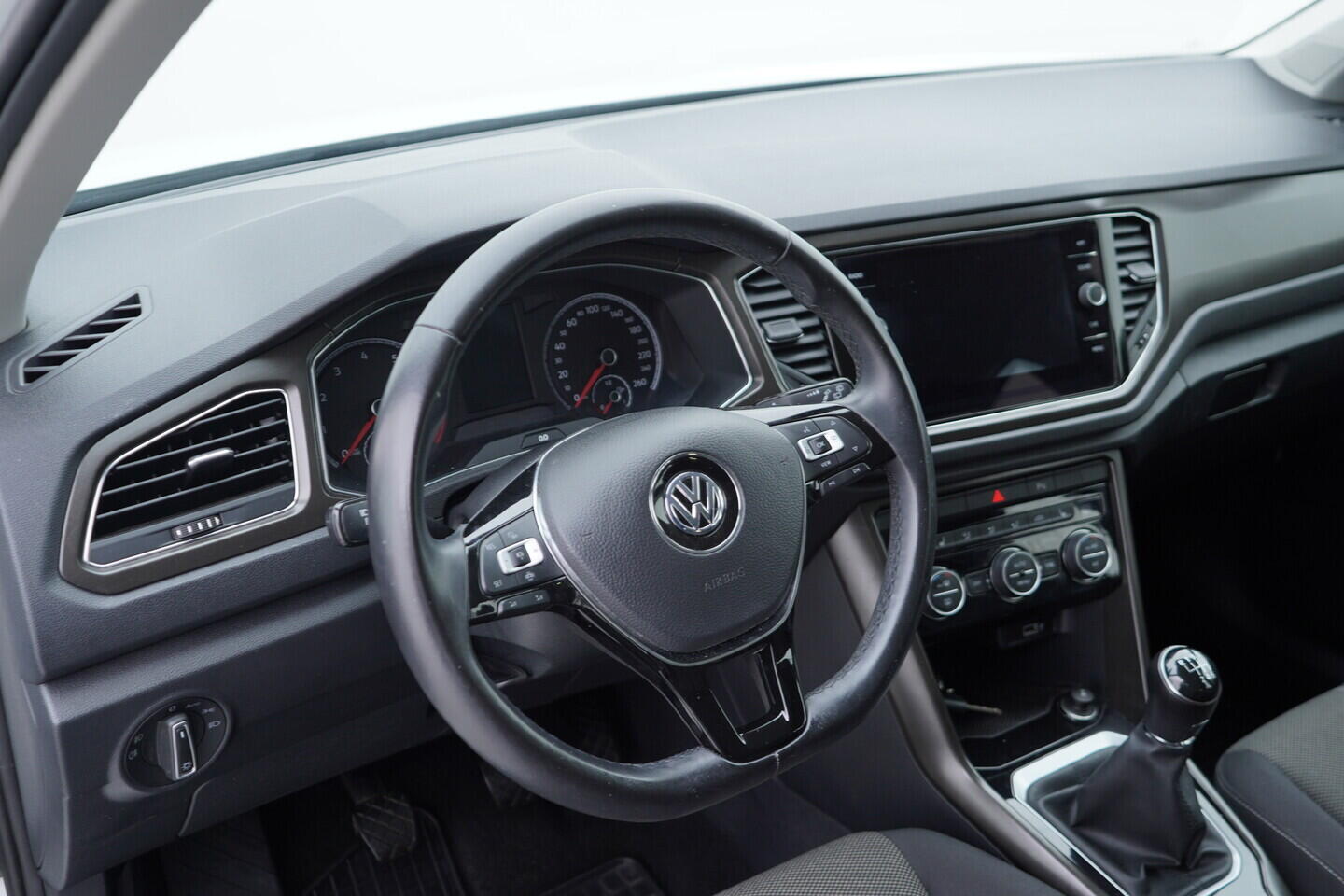 O119V07019_21.webp_T-ROC STYLE 1.5 TSI 110 kW manuál